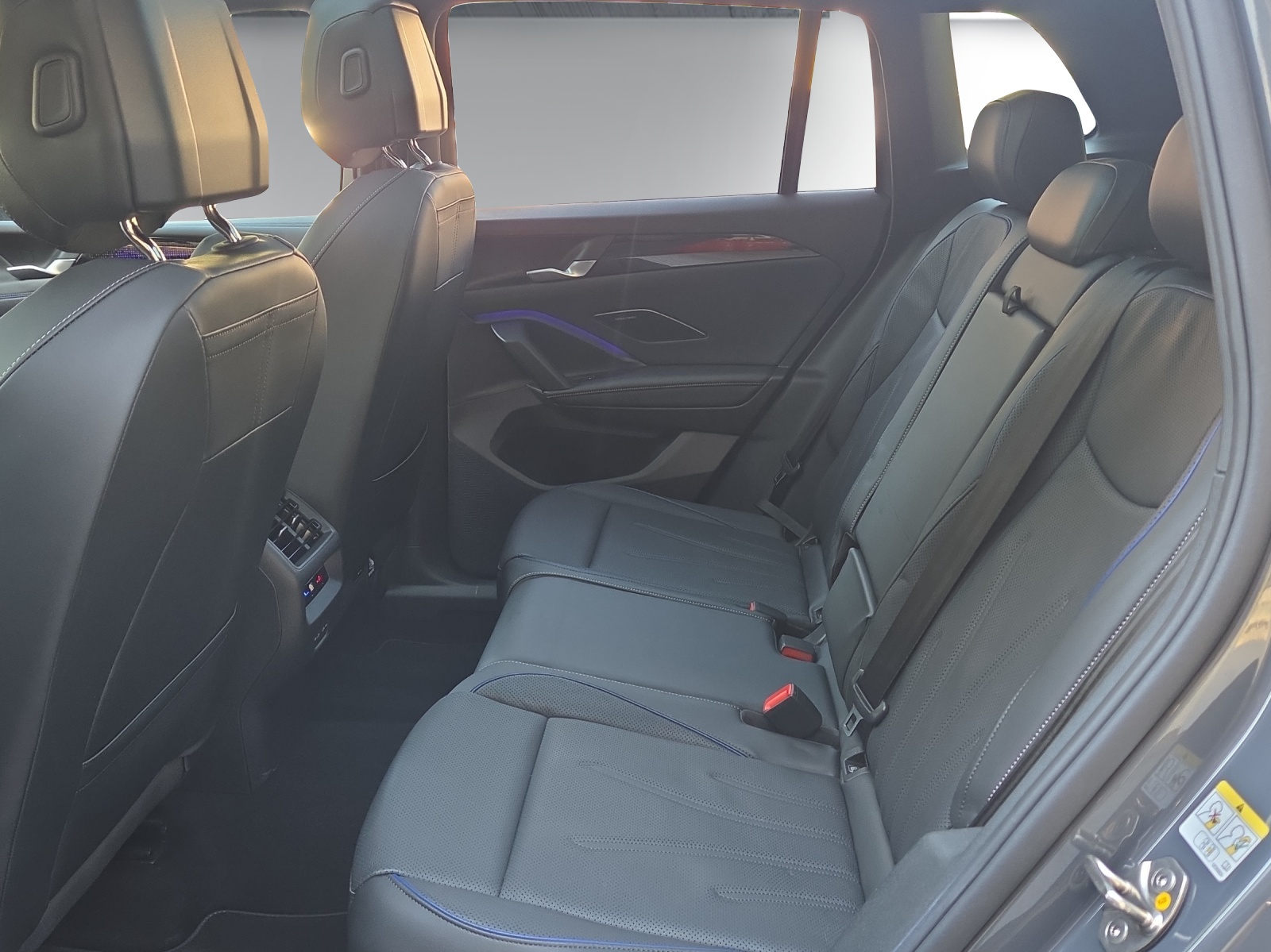 VW Tiguan 2.0 TDI SCR R-Line 4Motion DSG-image-17