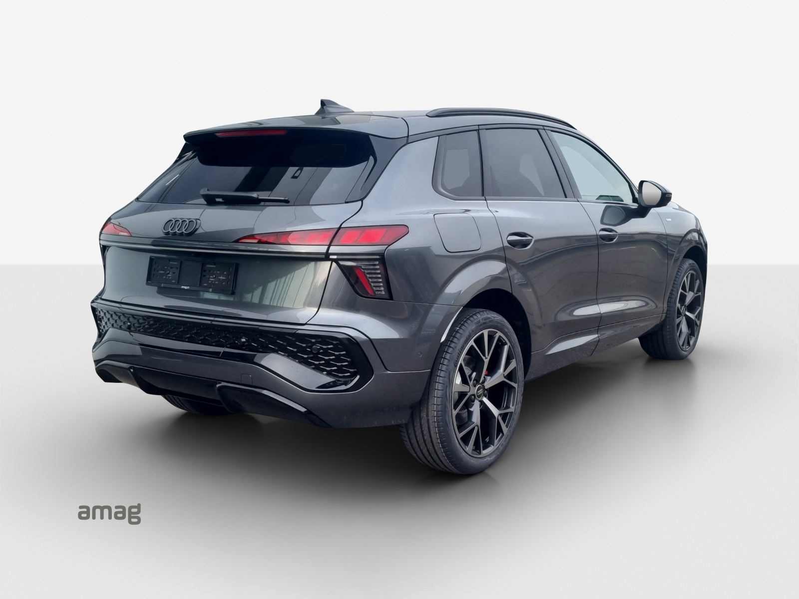 AUDI Q3 SUV TFSI quattro 195 kW S tronic-image-4