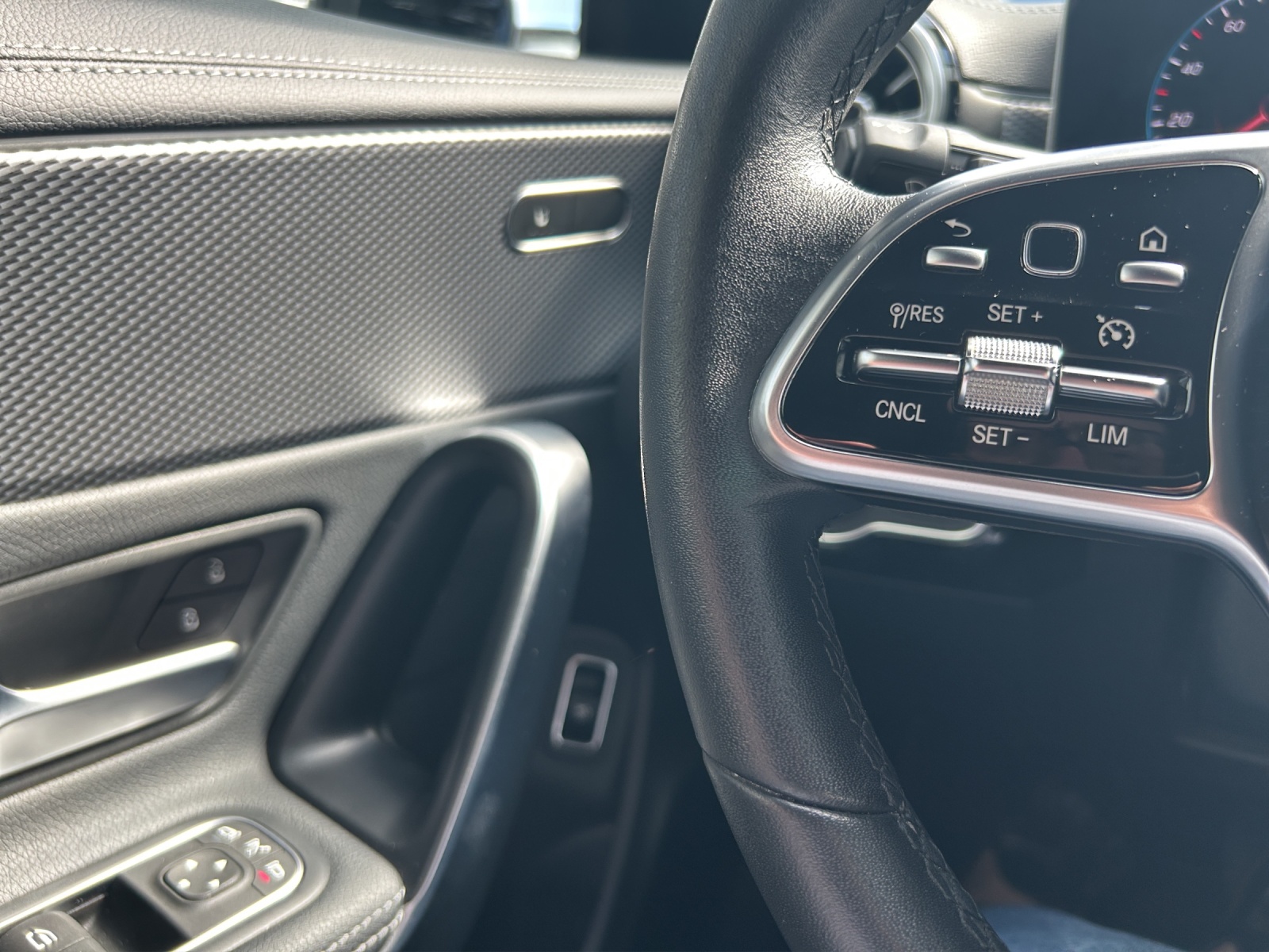 MERCEDES-BENZ CLA Shooting Brake 200 Progressive 7G-DCT-image-12