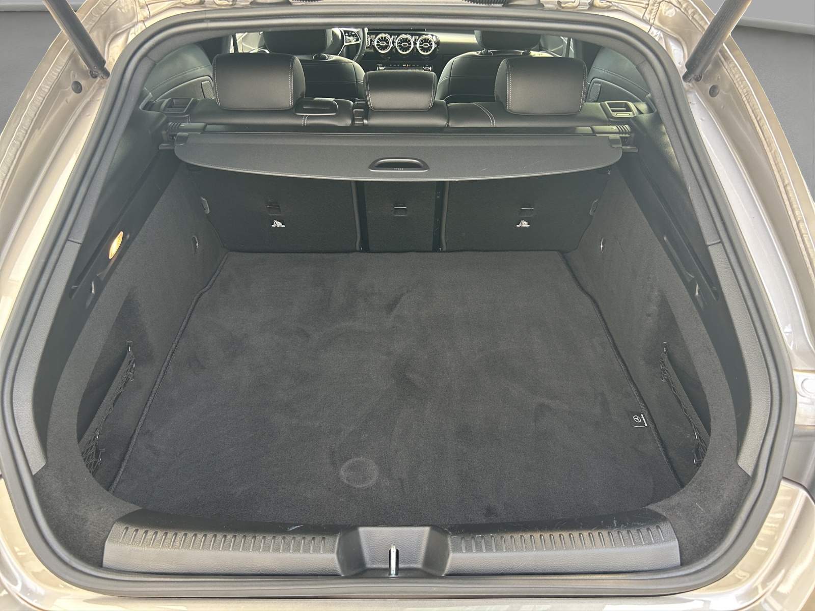 MERCEDES-BENZ CLA Shooting Brake 200 Progressive 7G-DCT-image-14