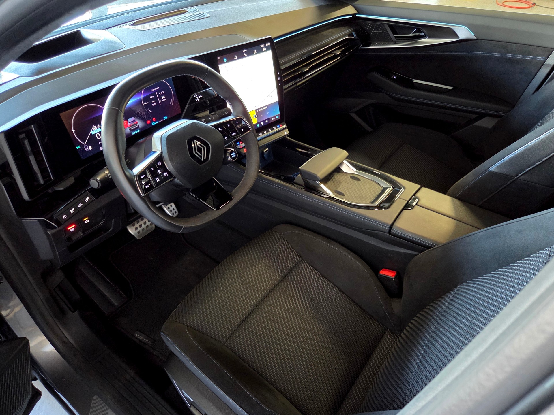 RENAULT Austral 1.2 E-Tech iconic esprit Alpine-showroom-element-3