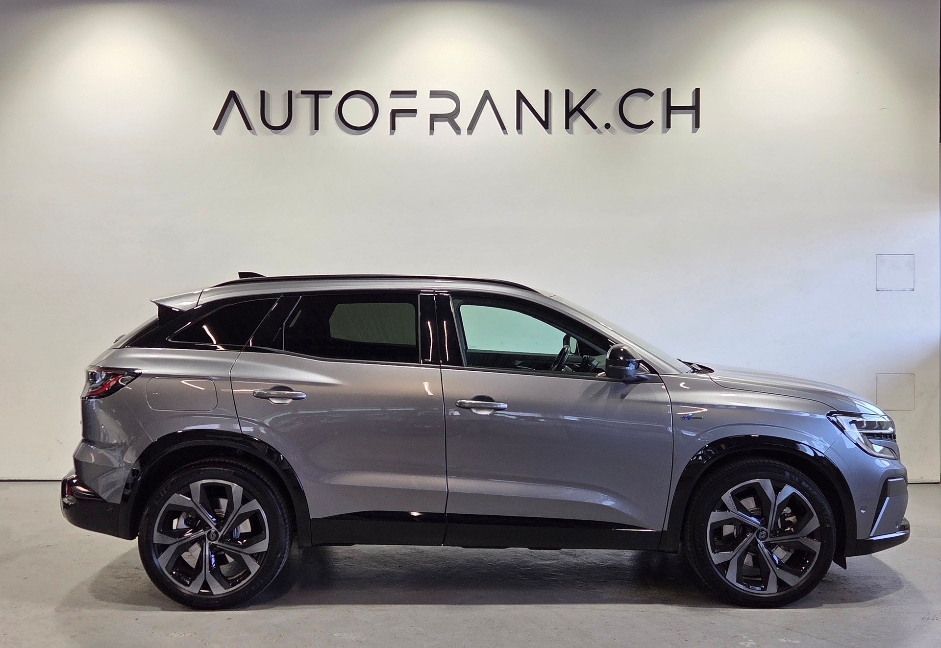 RENAULT Austral 1.2 E-Tech iconic esprit Alpine-showroom-element-1