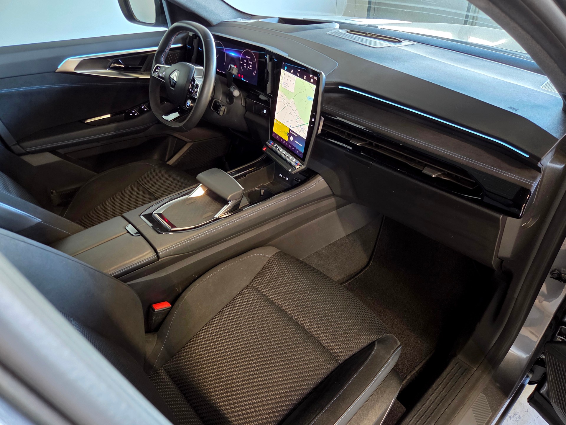 RENAULT Austral 1.2 E-Tech iconic esprit Alpine-image-12