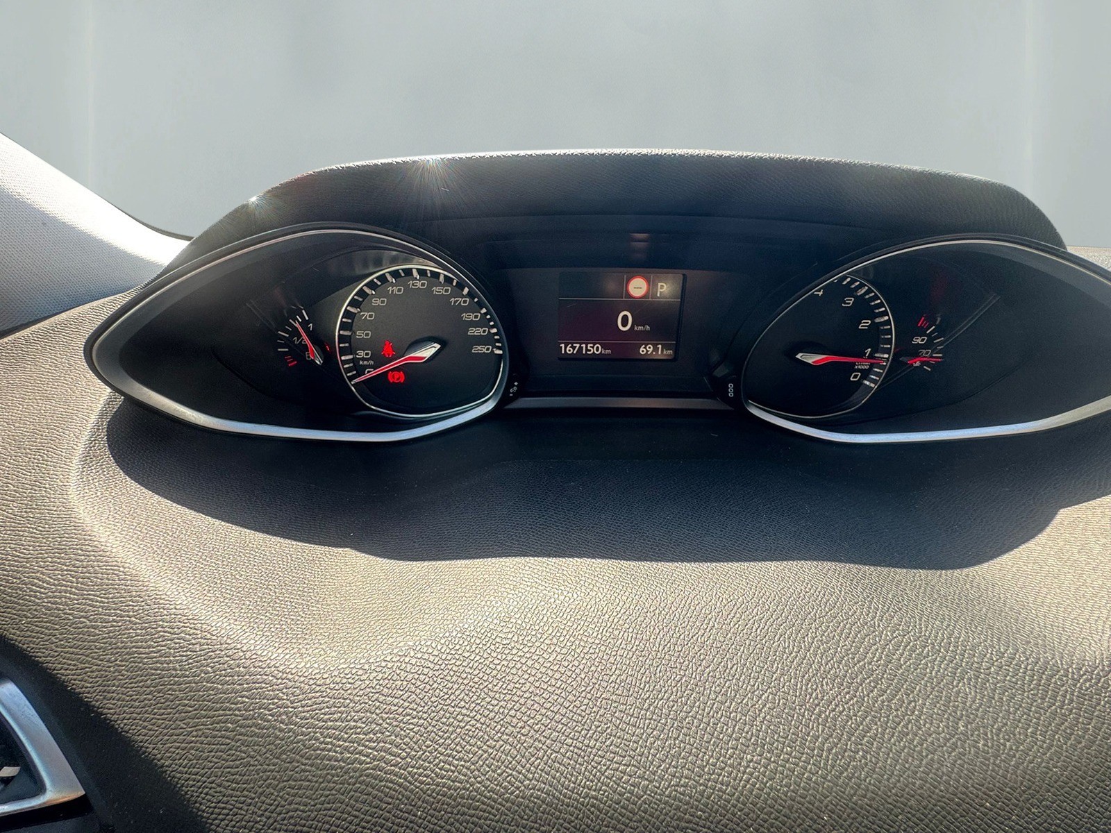 PEUGEOT 308 1.2 Pure Tech Allure EAT8-image-7
