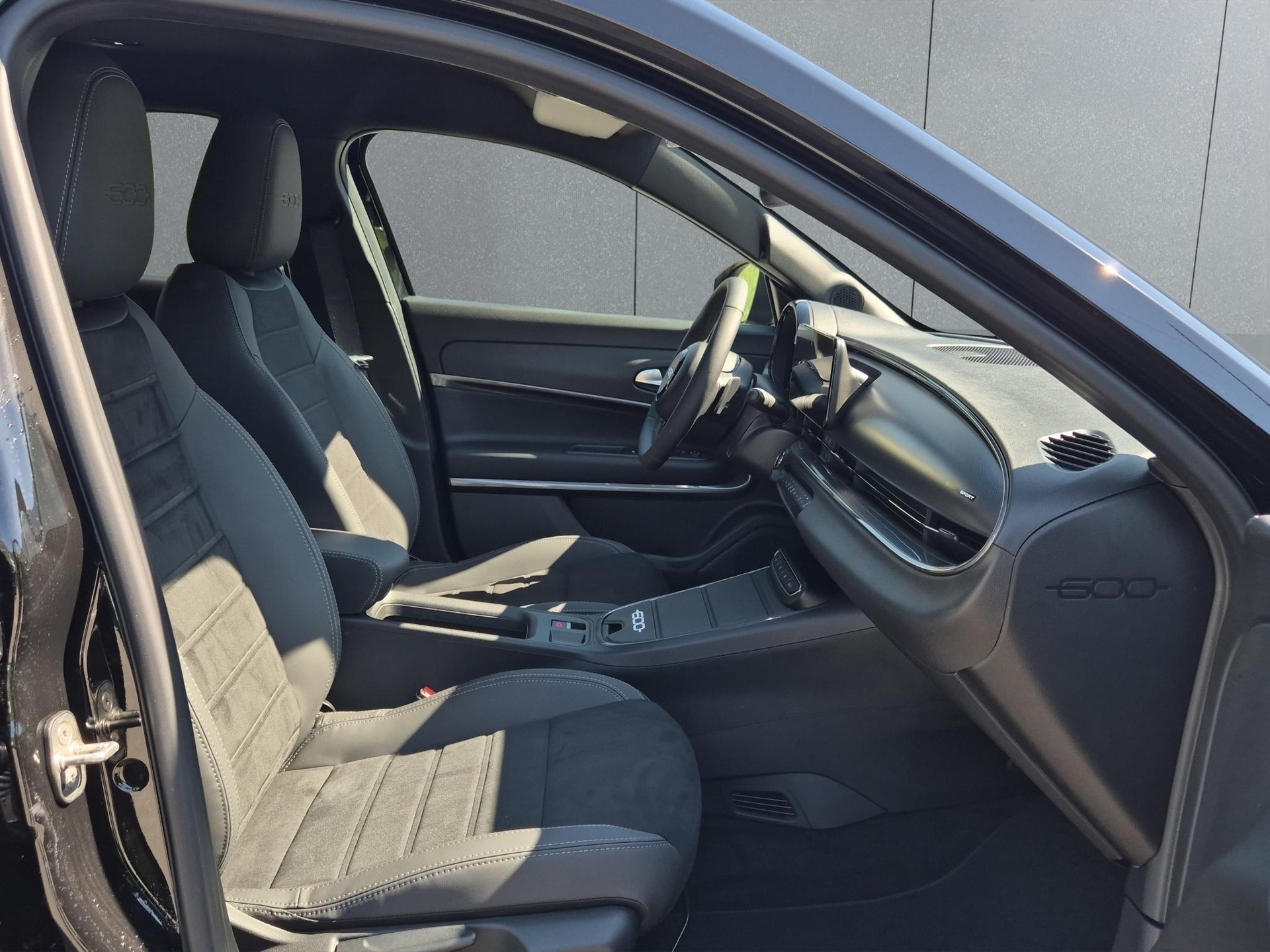 FIAT 600 1.2 Hybrid 145 Sport-image-14