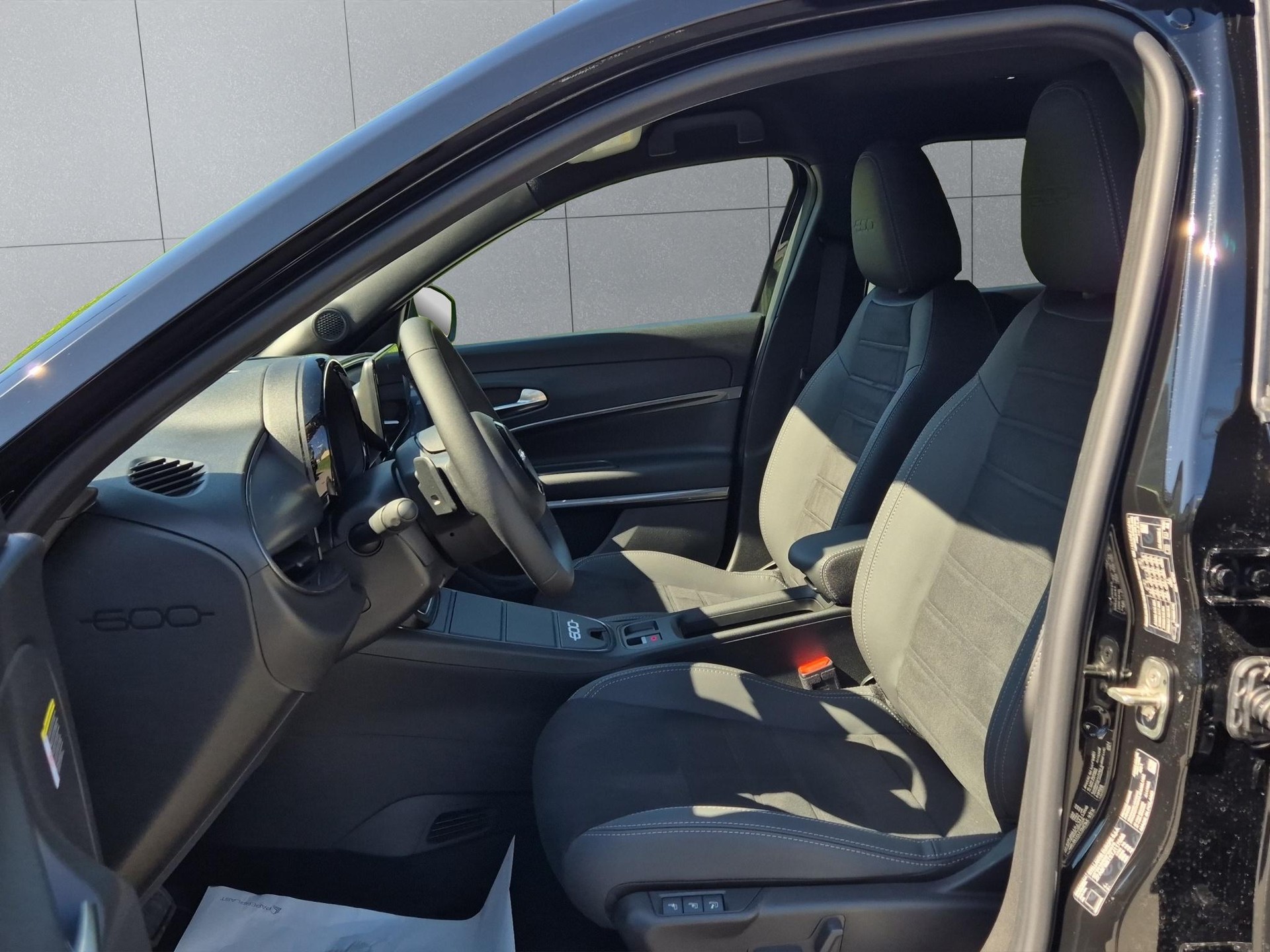 FIAT 600 1.2 Hybrid 145 Sport-image-9