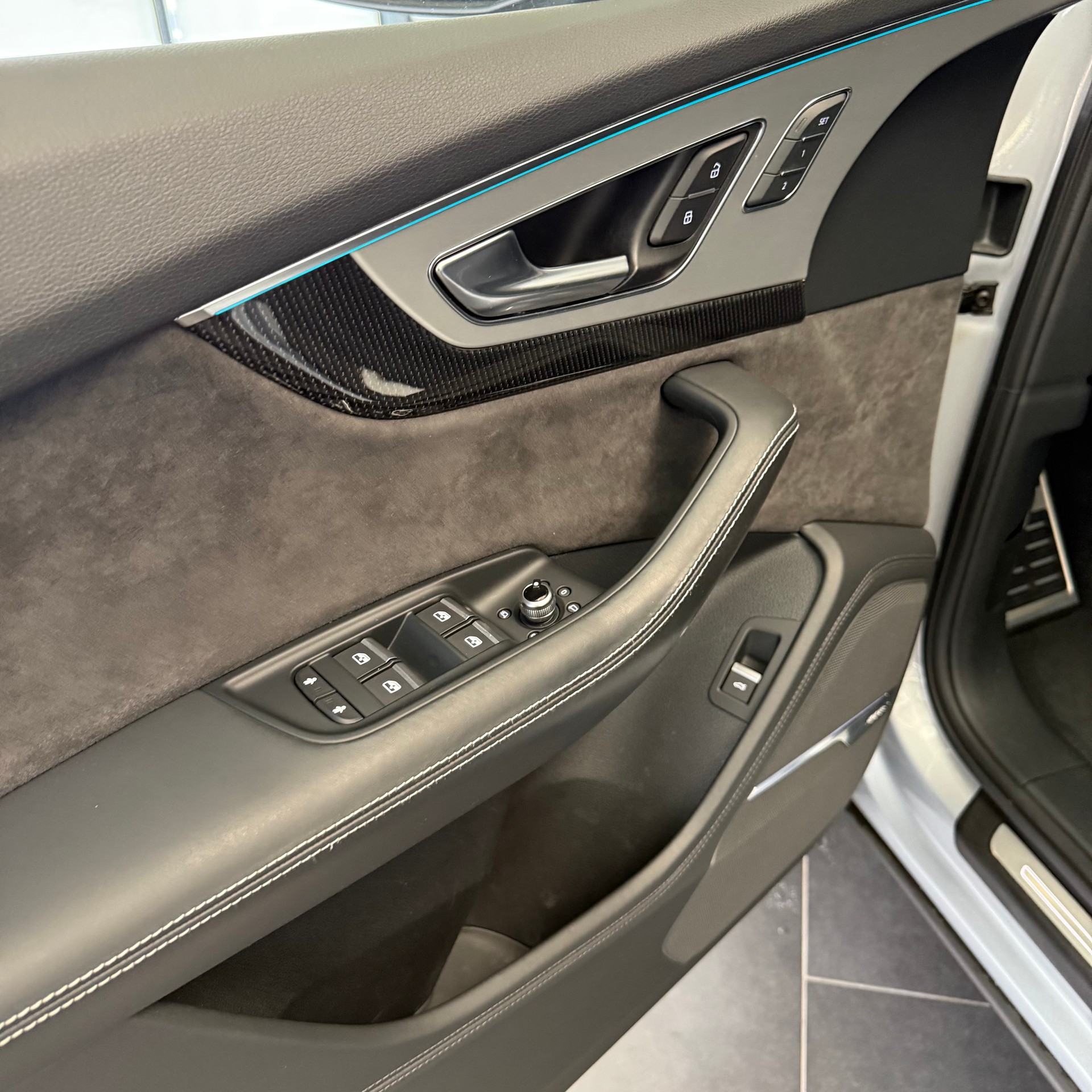 AUDI SQ7 4.0 V8 TDI quattro T-Tronic-image-15