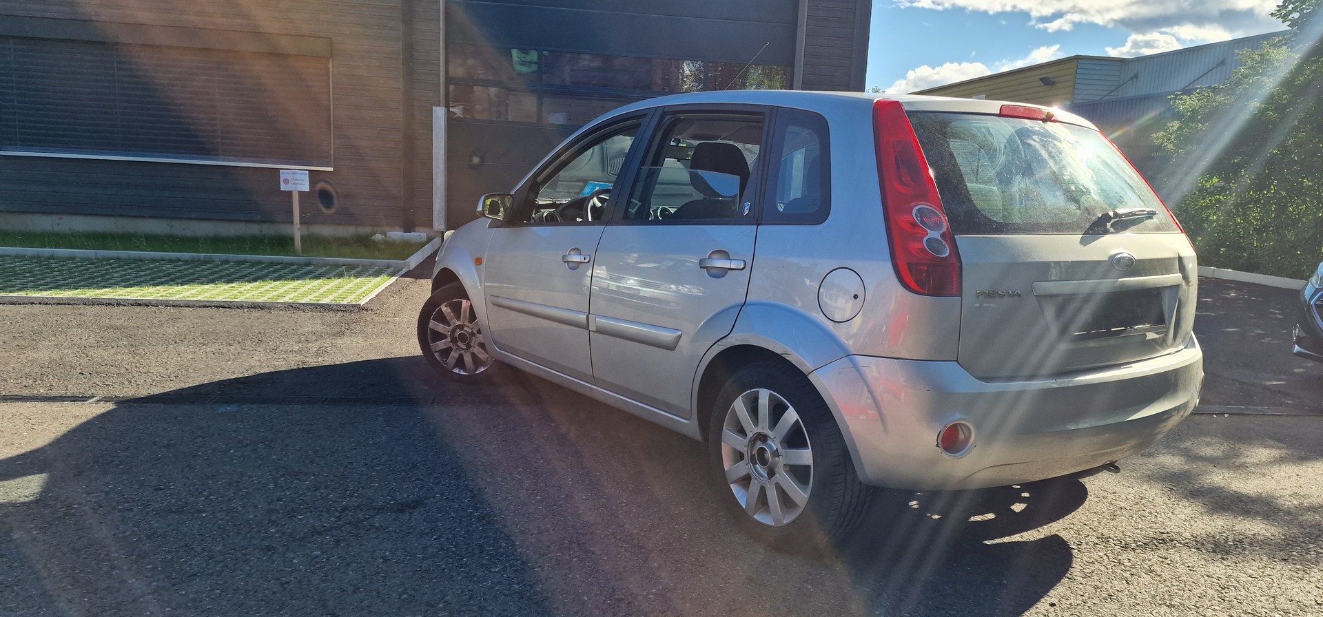 FORD Fiesta 1.4 16V Trend-image-2