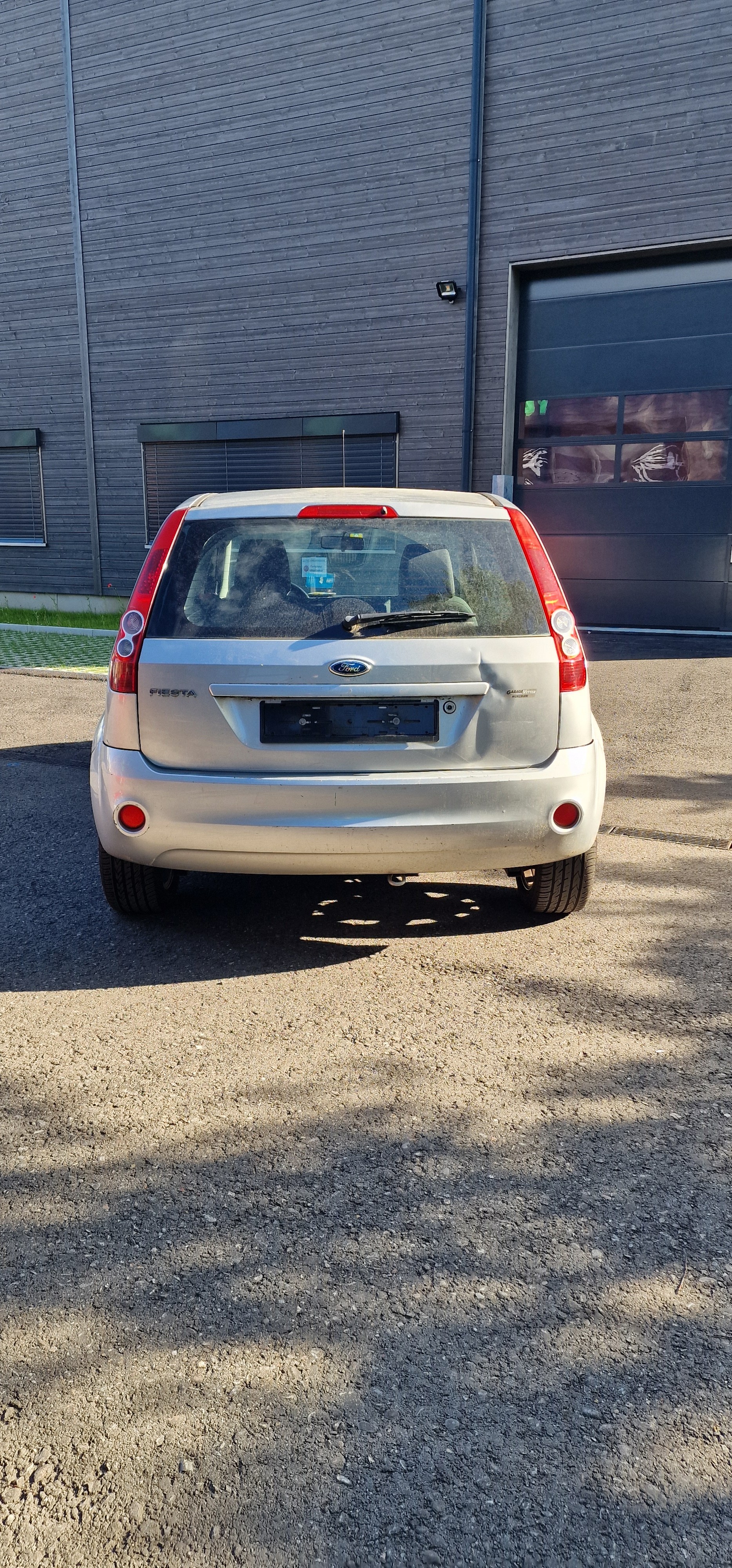 FORD Fiesta 1.4 16V Trend-image-1