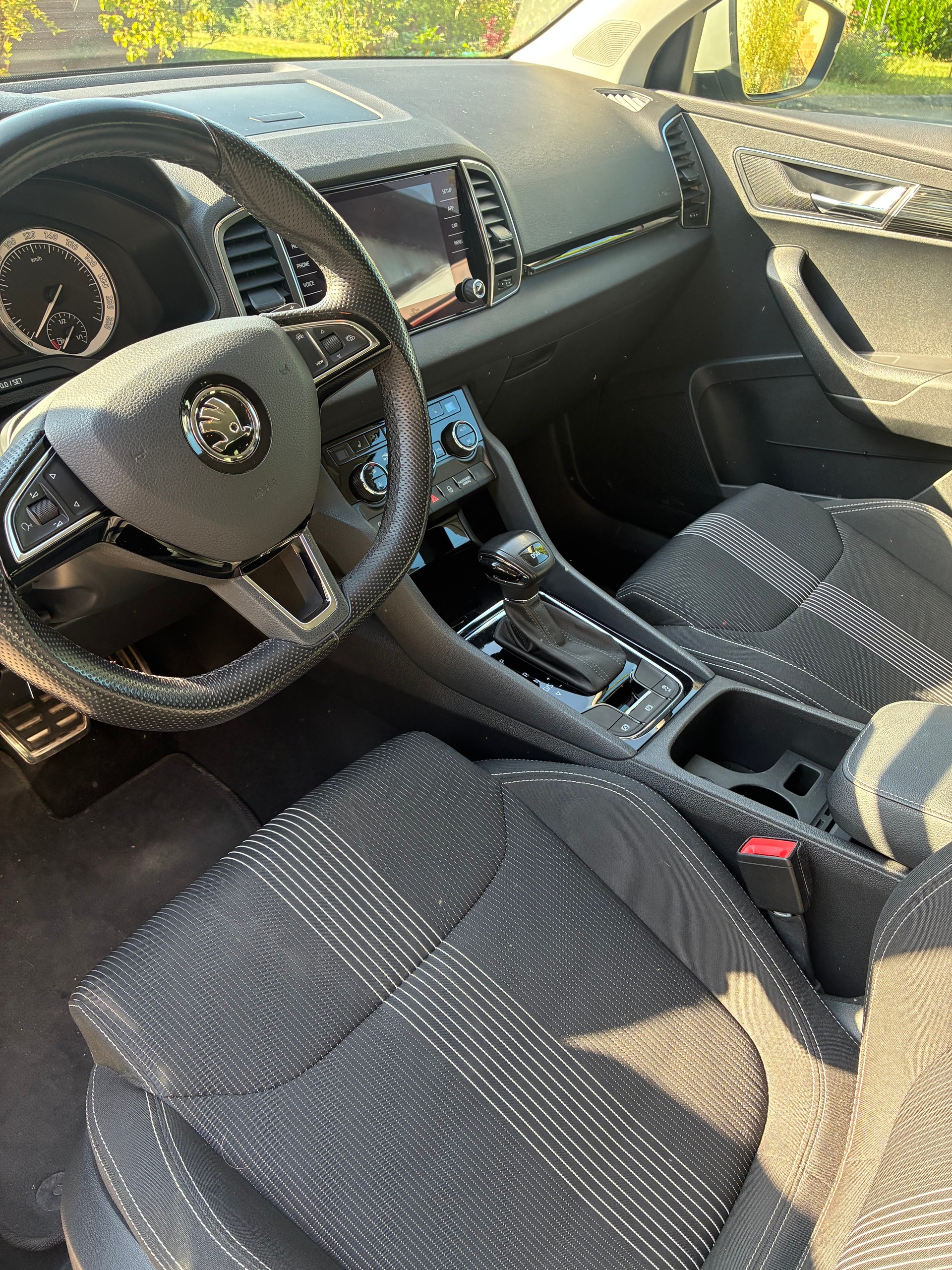 SKODA Karoq 1.5 TSI ACT Ambition DSG-image-4
