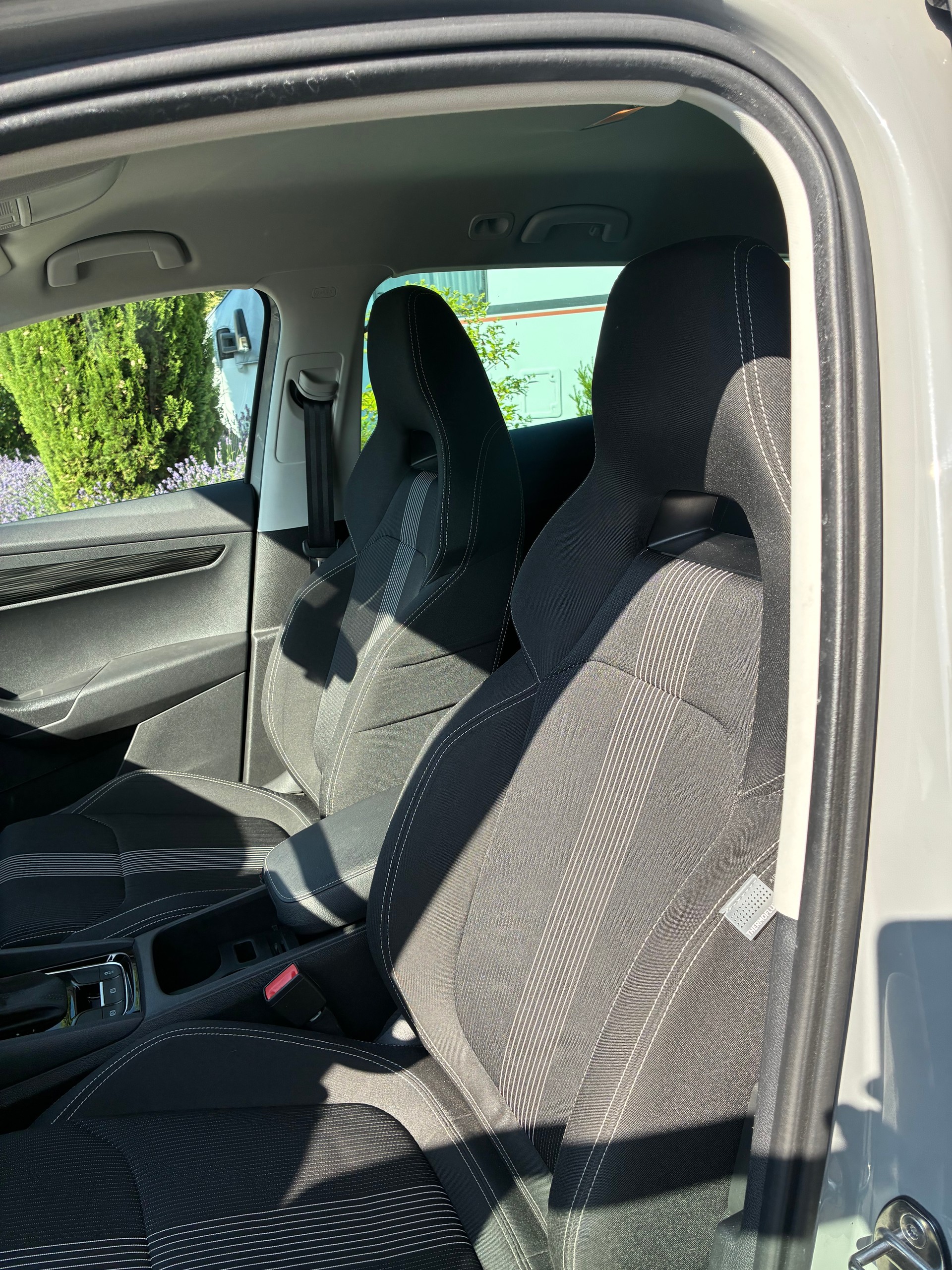 SKODA Karoq 1.5 TSI ACT Ambition DSG-image-6