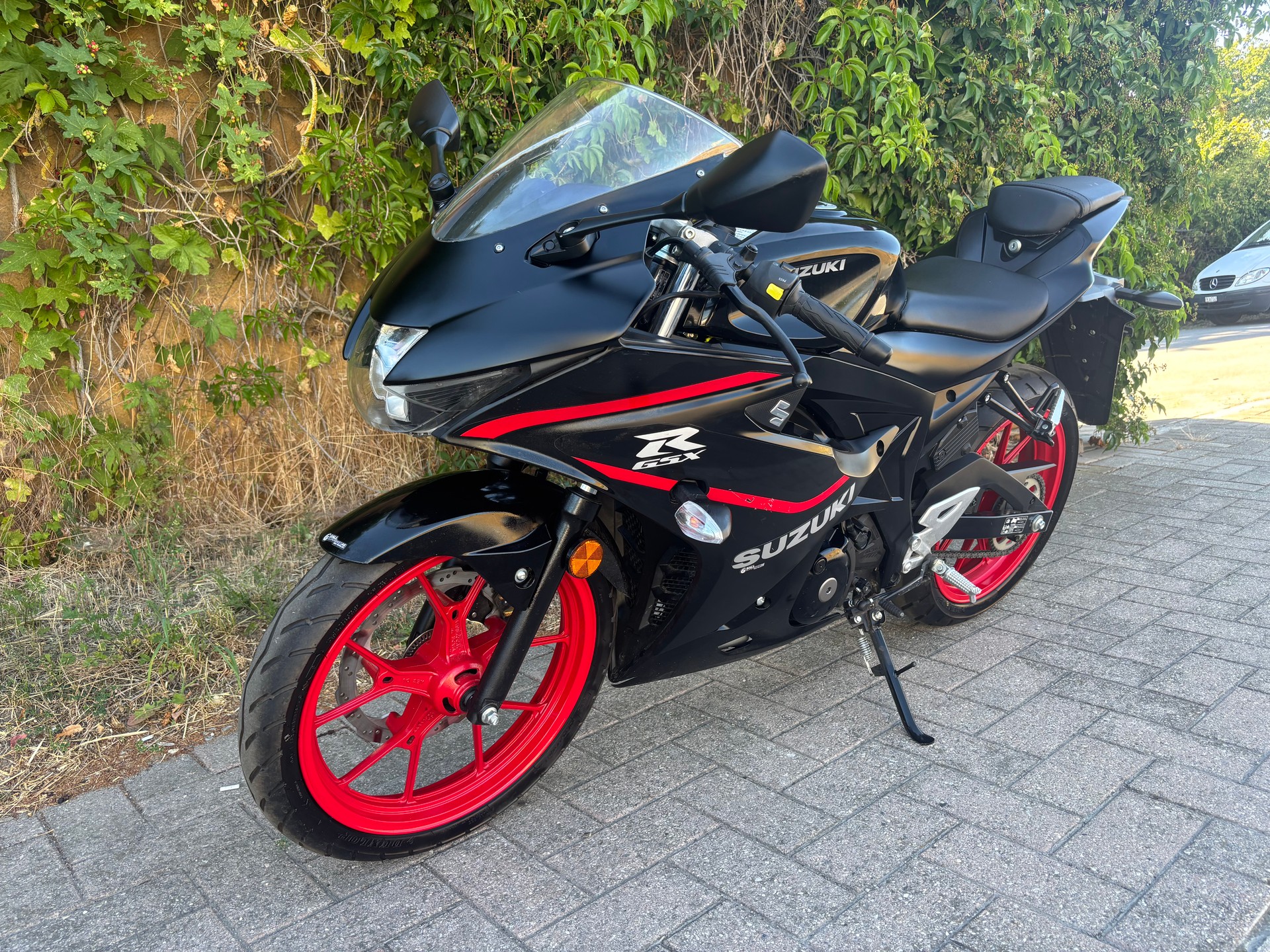 SUZUKI GSX-R 125-image-4