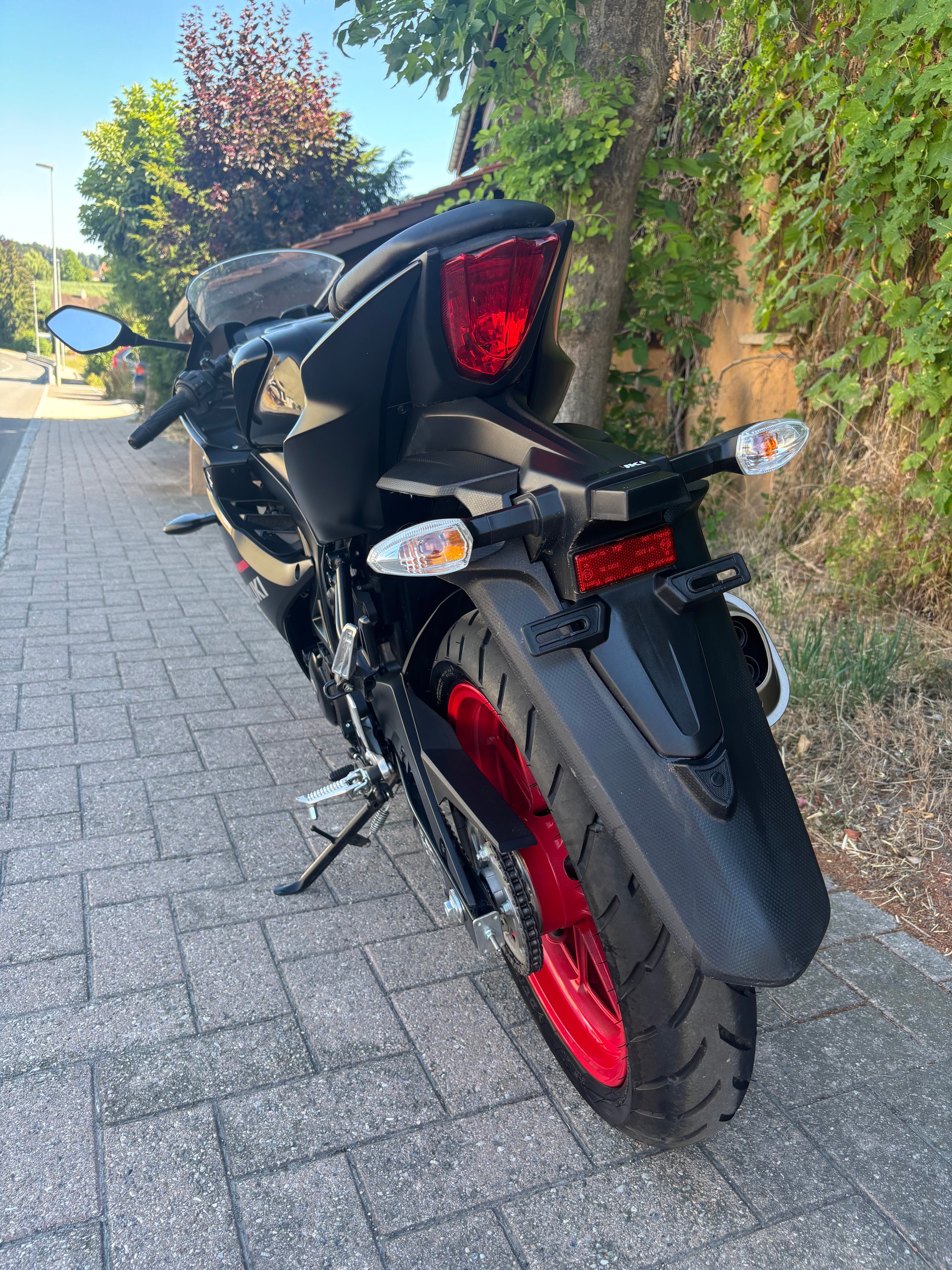 SUZUKI GSX-R 125-image-7