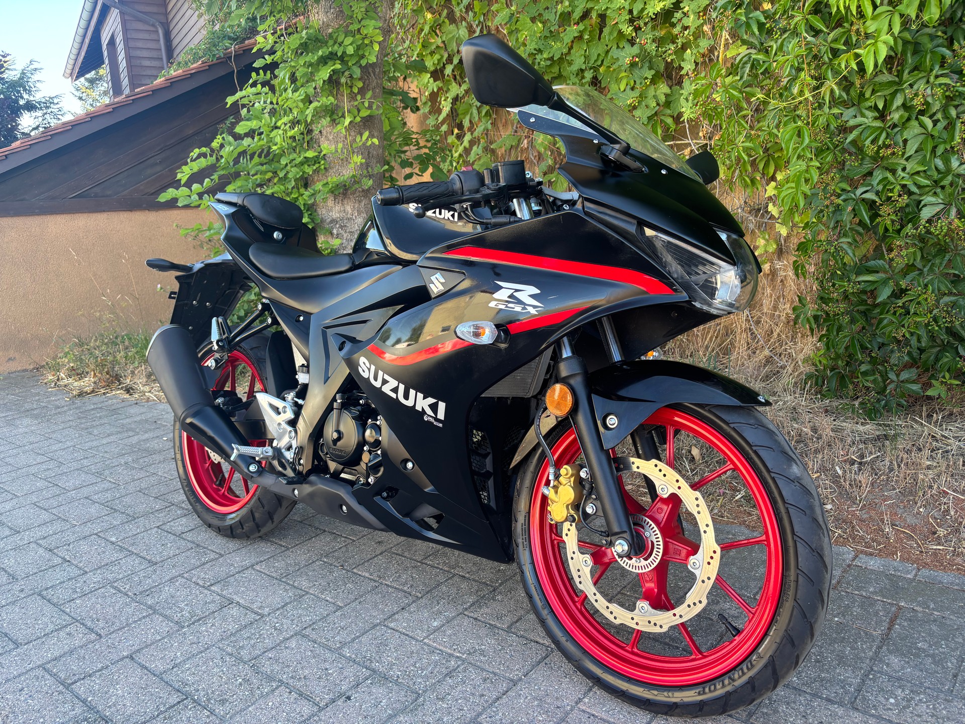 SUZUKI GSX-R 125-image-1