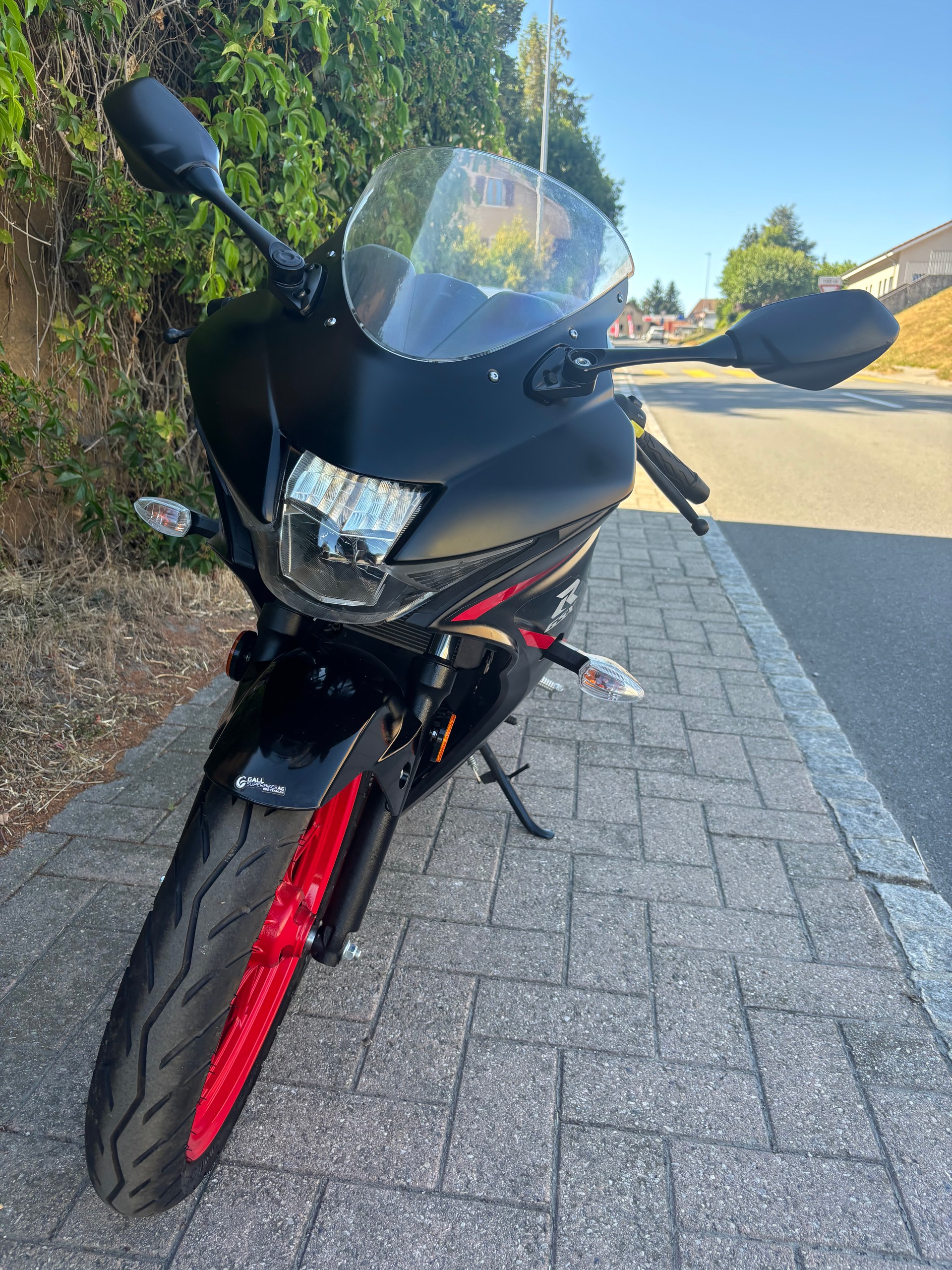 SUZUKI GSX-R 125-image-3