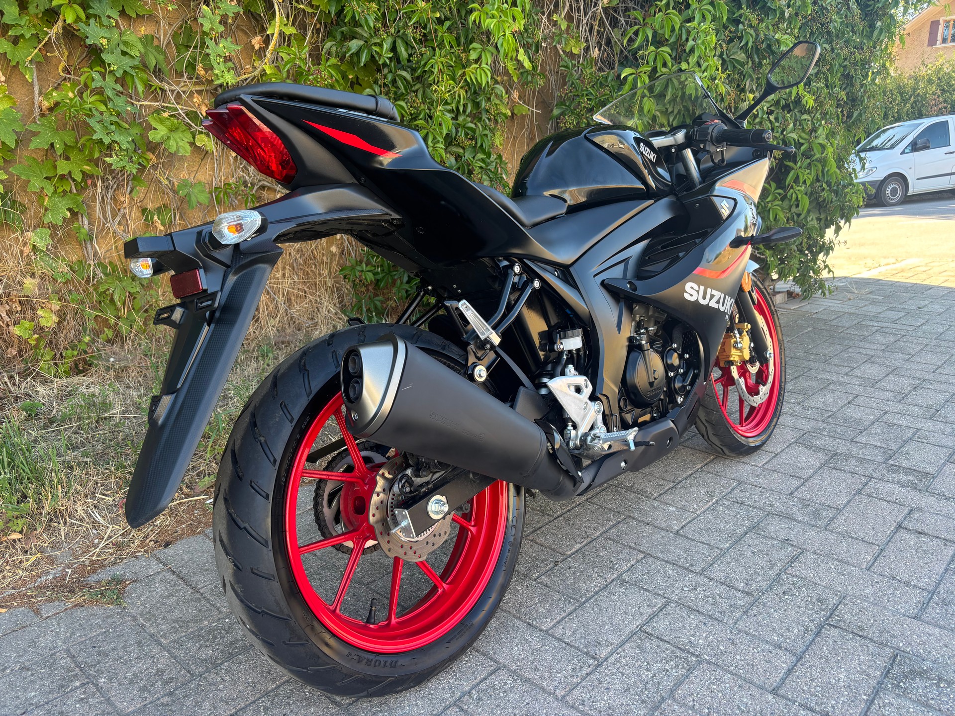 SUZUKI GSX-R 125-image-9