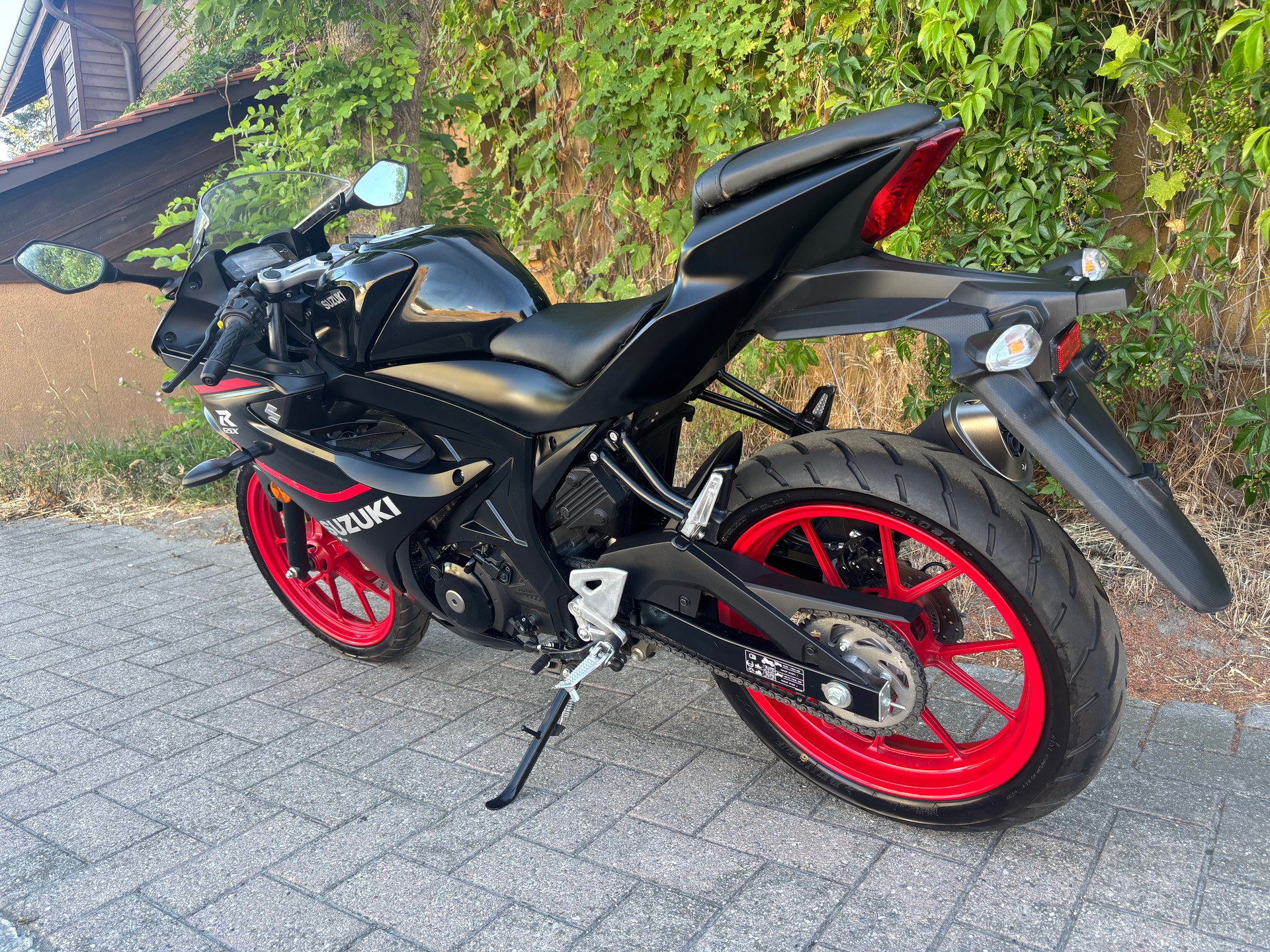 SUZUKI GSX-R 125-image-6