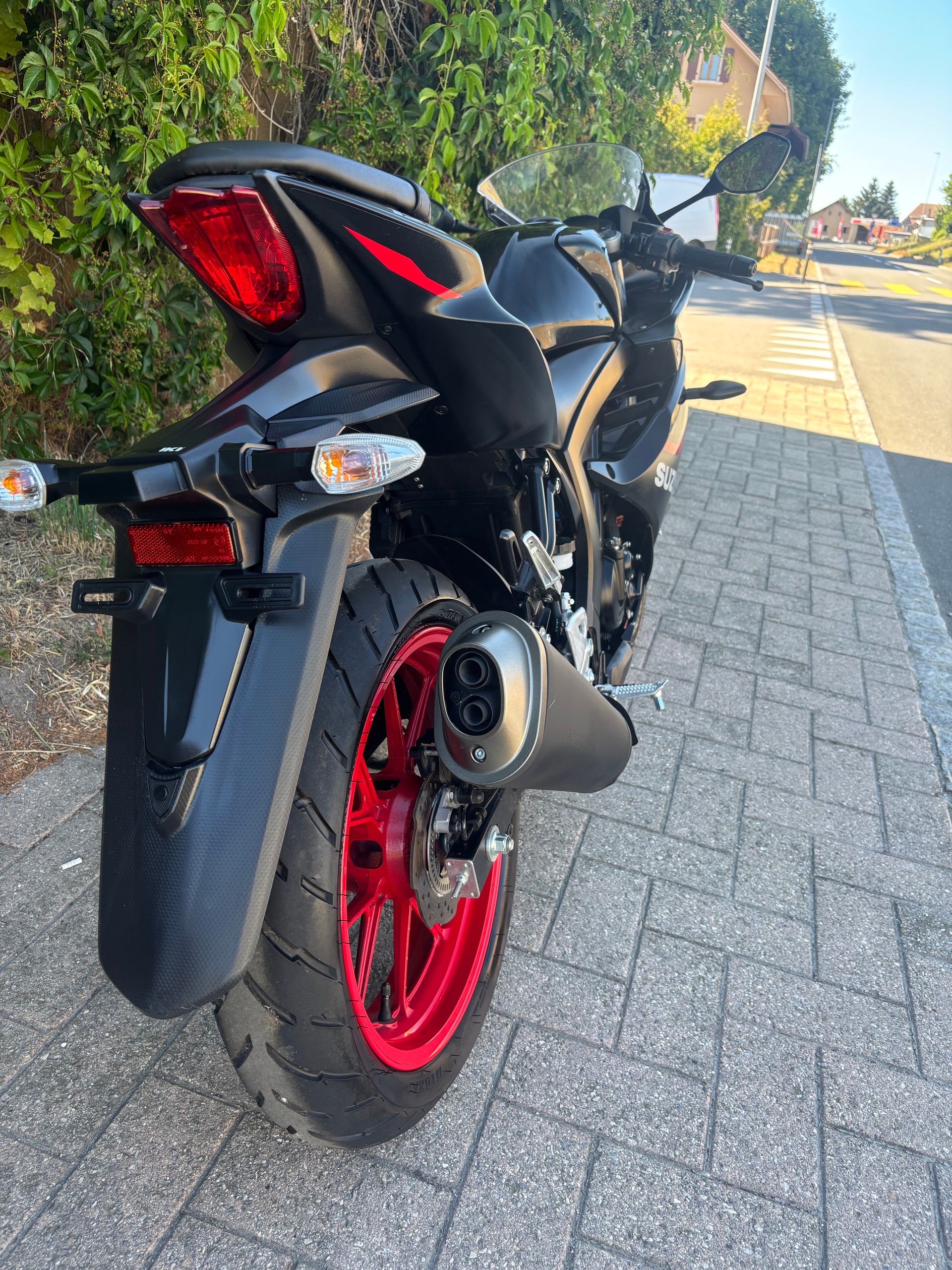 SUZUKI GSX-R 125-image-8