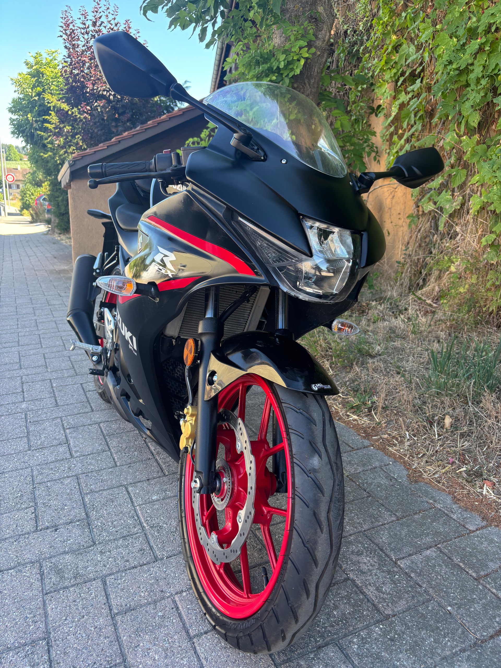 SUZUKI GSX-R 125-image-2