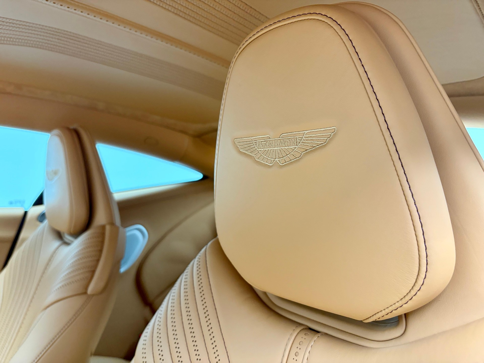 ASTON MARTIN DB11 Coupé 5.2 V12 Bi-Turbo Launch Ed.-image-14