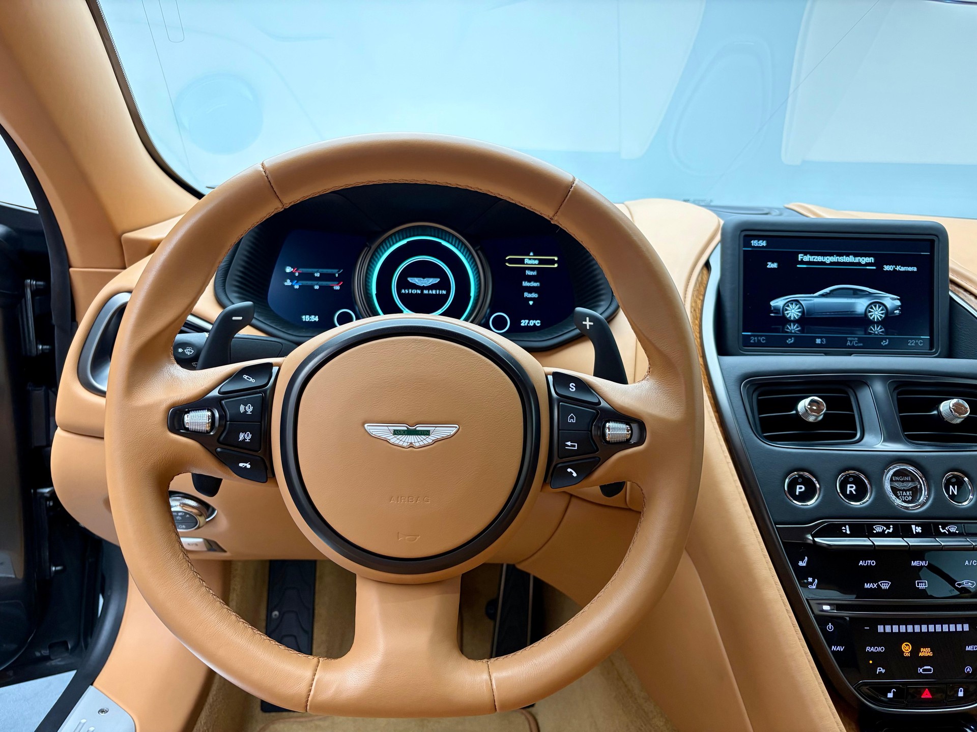 ASTON MARTIN DB11 Coupé 5.2 V12 Bi-Turbo Launch Ed.-image-5
