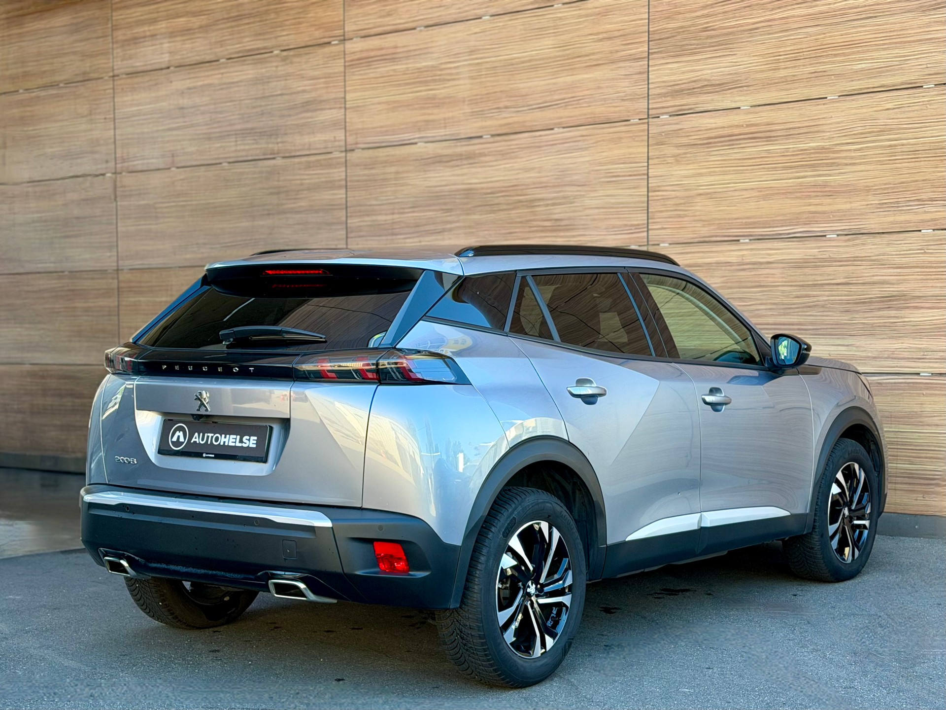 PEUGEOT 2008 1.2 PureTech Allure Pack EAT8-image-5