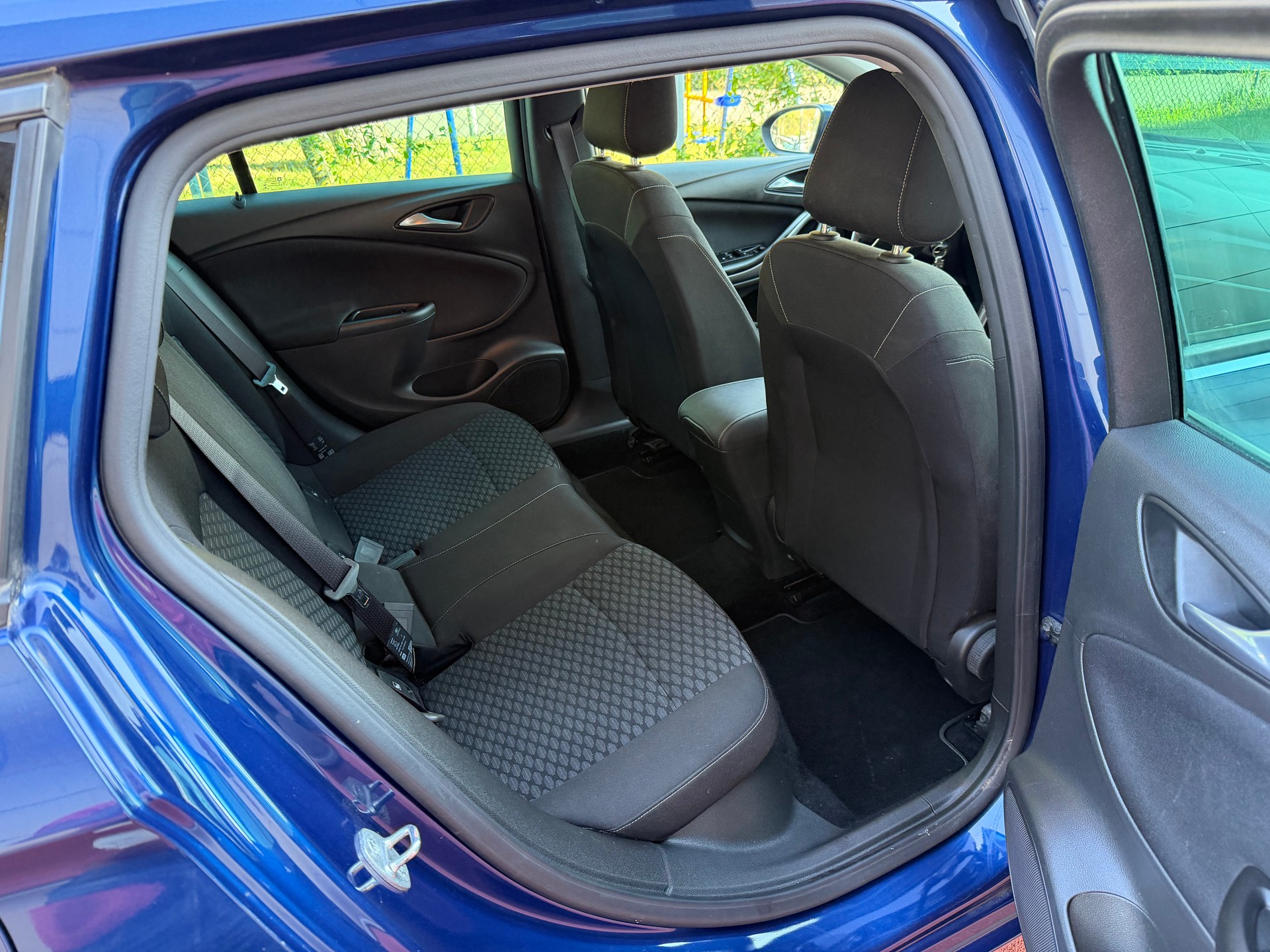 OPEL Astra Sports Tourer 1.2i Turbo GS-Line-image-10