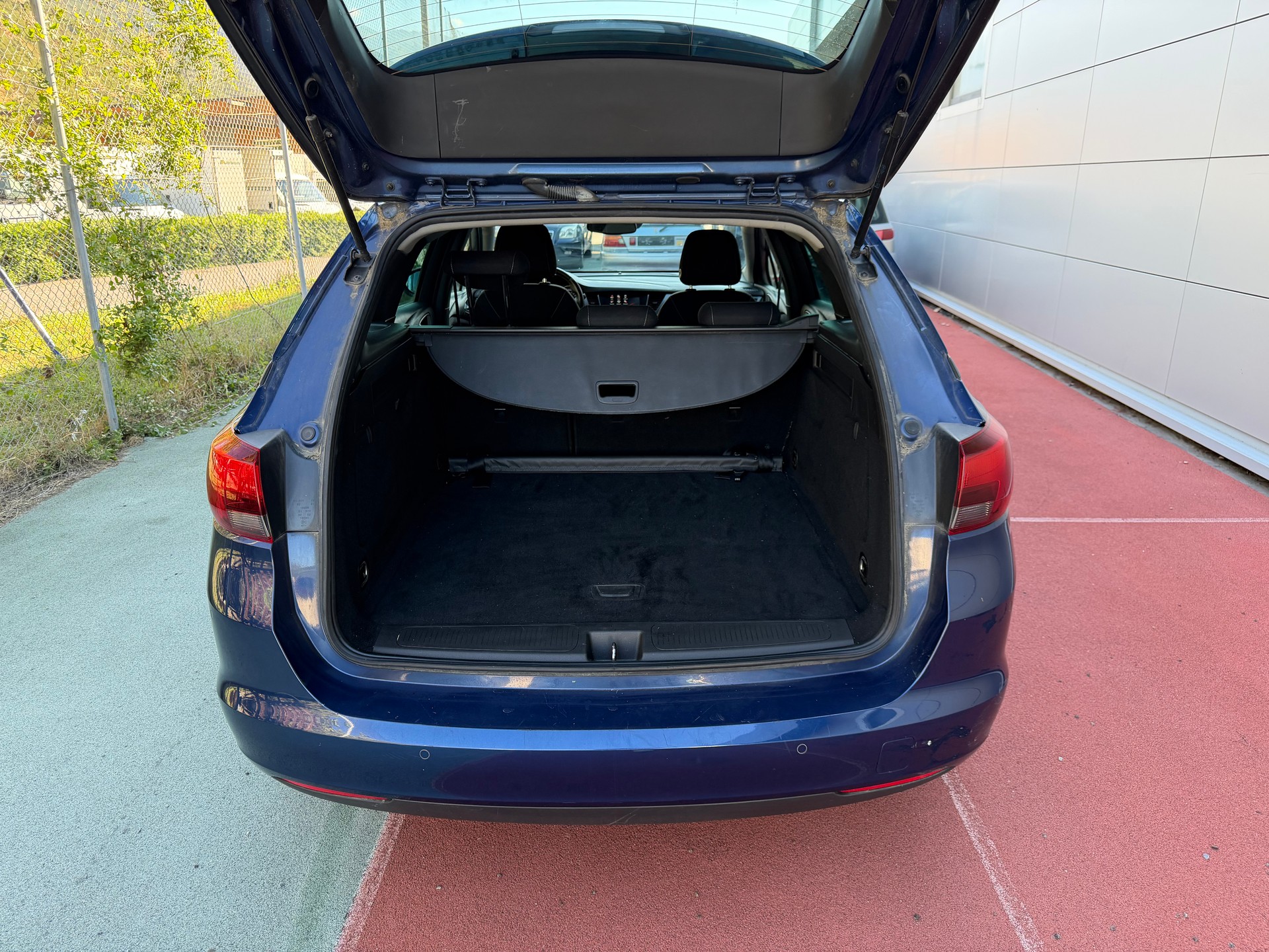 OPEL Astra Sports Tourer 1.2i Turbo GS-Line-image-12