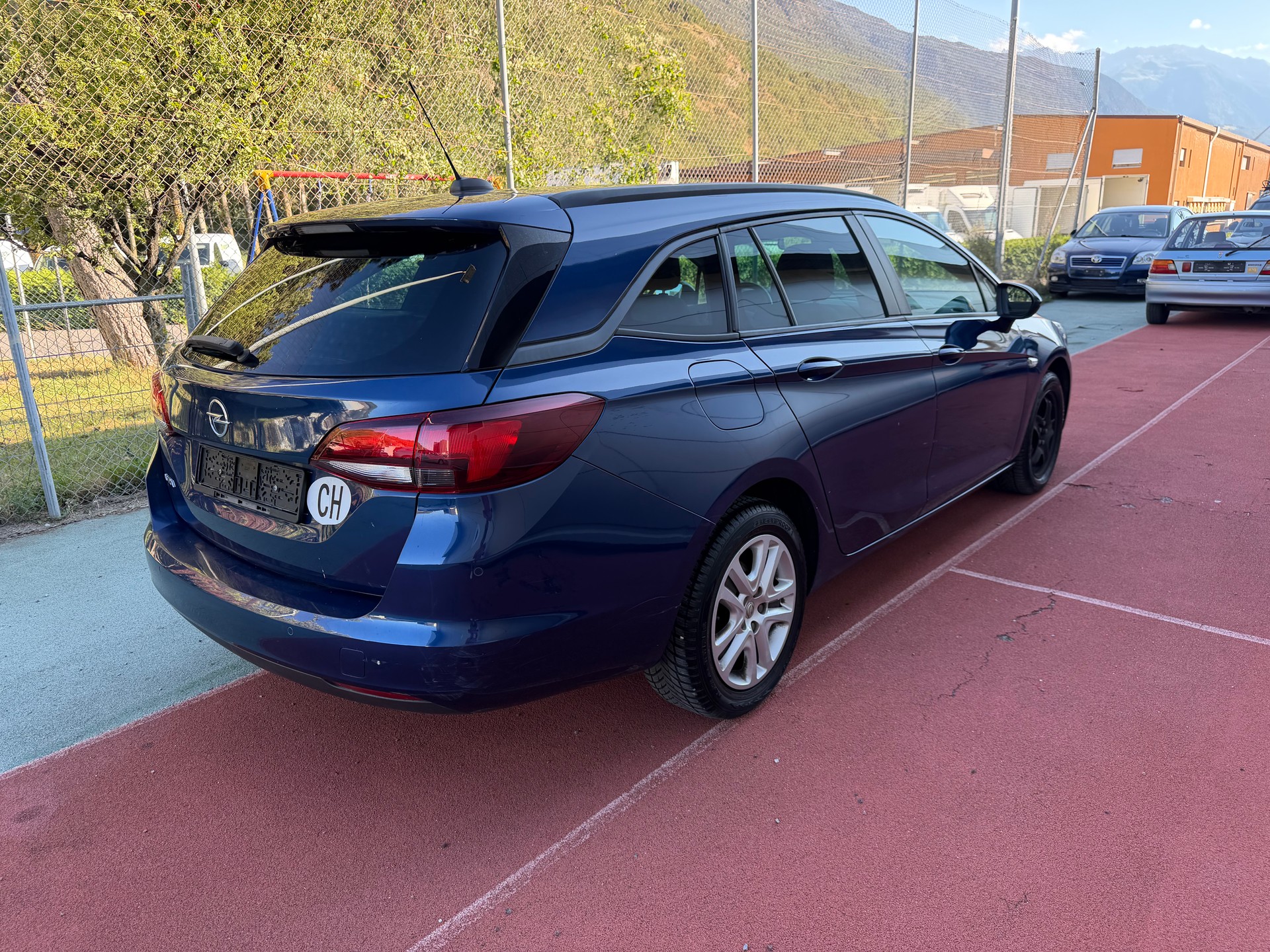 OPEL Astra Sports Tourer 1.2i Turbo GS-Line-image-4