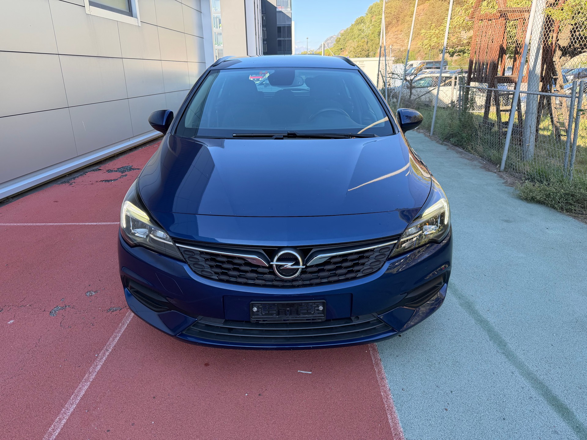 OPEL Astra Sports Tourer 1.2i Turbo GS-Line-image-2