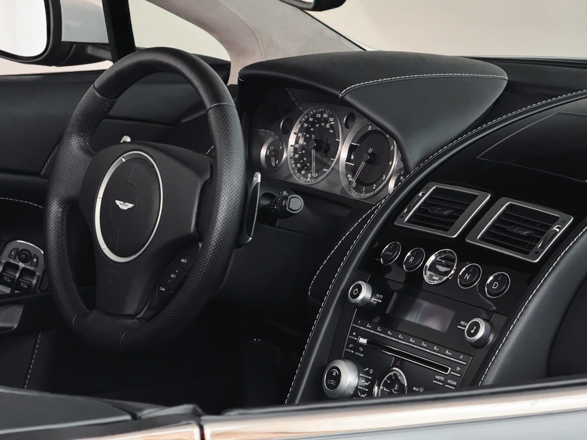 ASTON MARTIN V8 Vantage 4.7 Sportshift-image-18