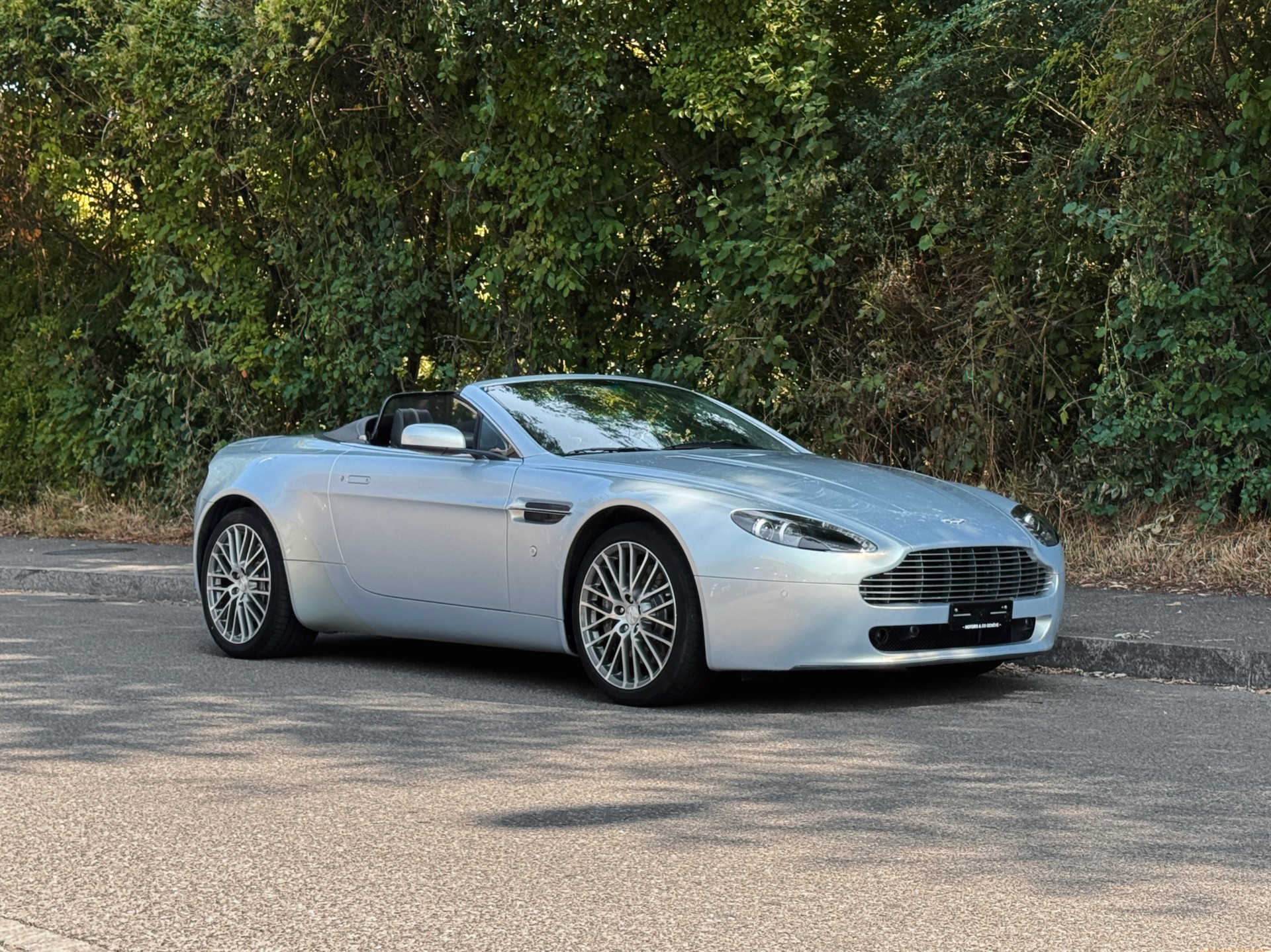 ASTON MARTIN V8 Vantage 4.7 Sportshift-image-6