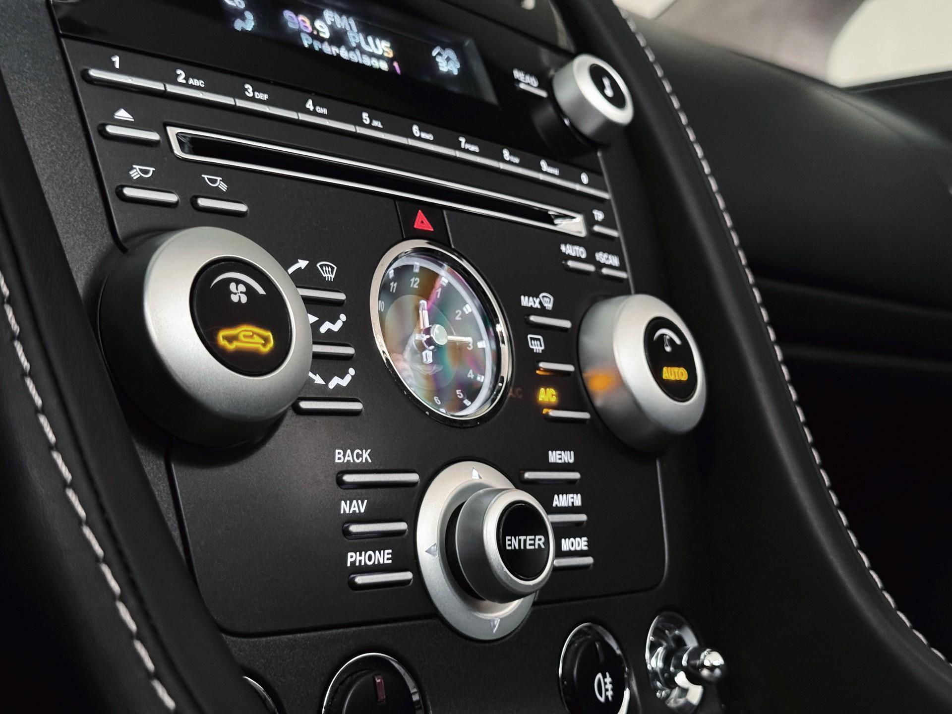 ASTON MARTIN V8 Vantage 4.7 Sportshift-image-25