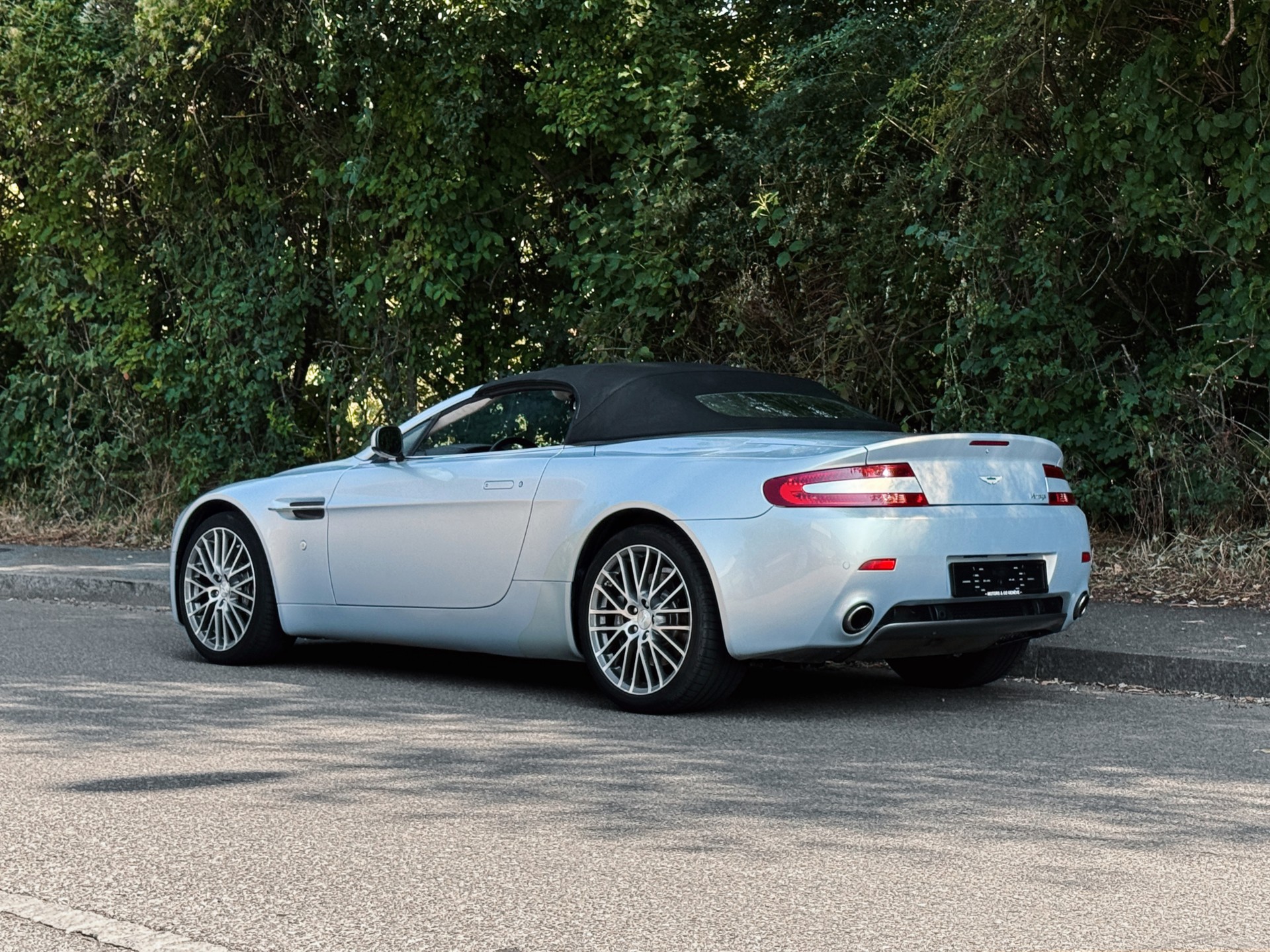 ASTON MARTIN V8 Vantage 4.7 Sportshift-showroom-element-3