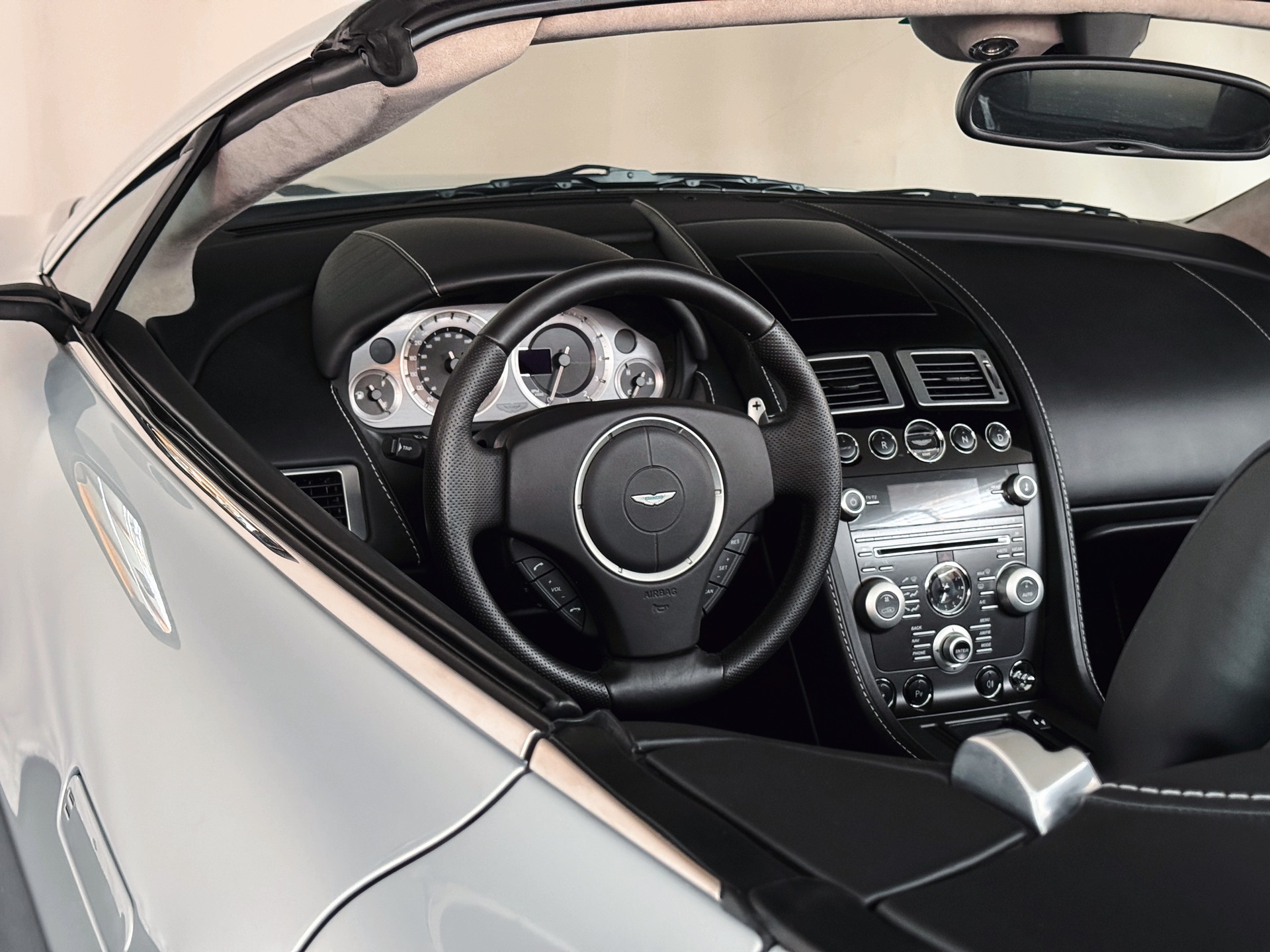 ASTON MARTIN V8 Vantage 4.7 Sportshift-image-10