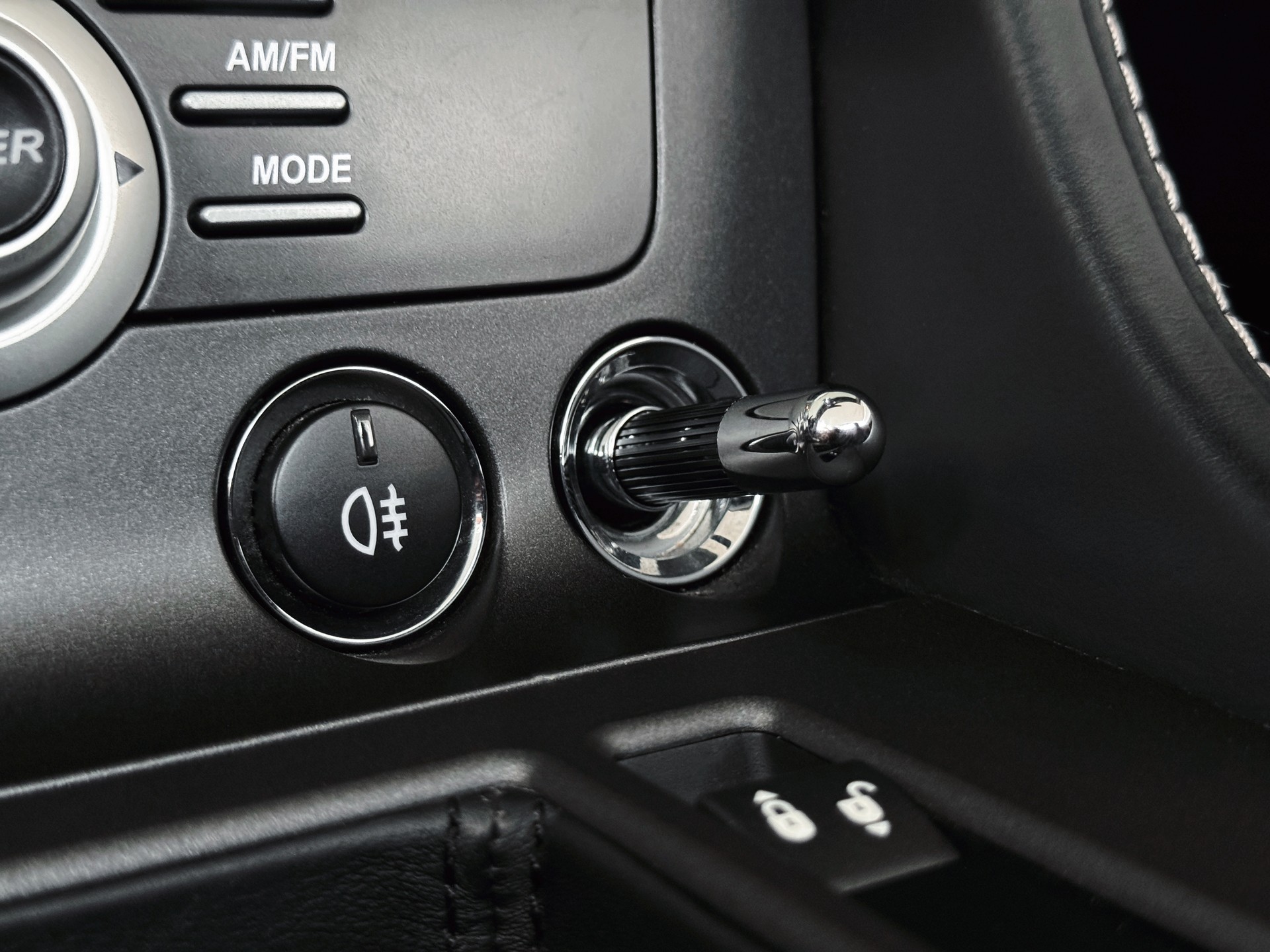 ASTON MARTIN V8 Vantage 4.7 Sportshift-image-26