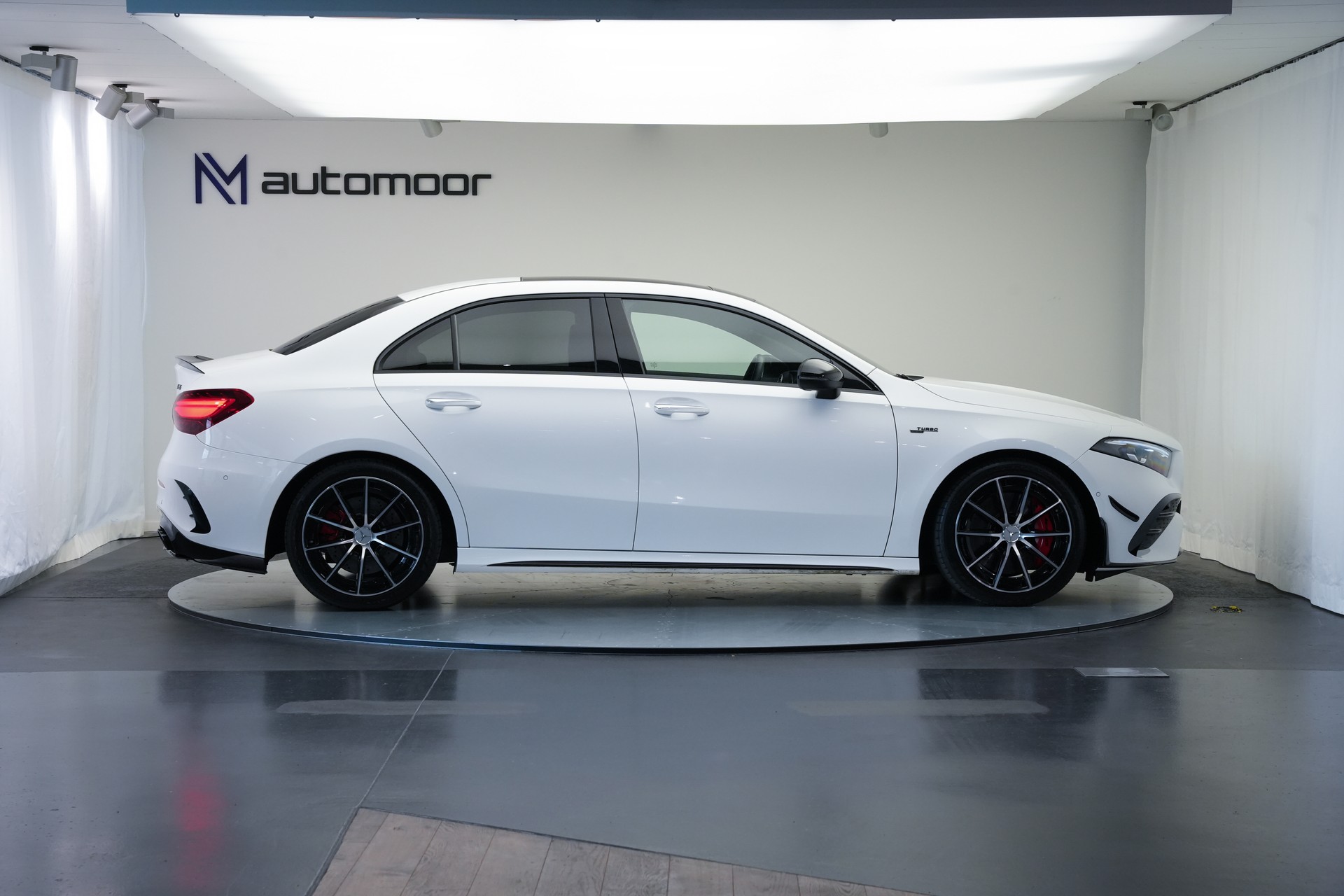 MERCEDES-BENZ A AMG 35 4Matic+ 8G-DCT *Performance Sitze* *Facelift*-showroom-element-3