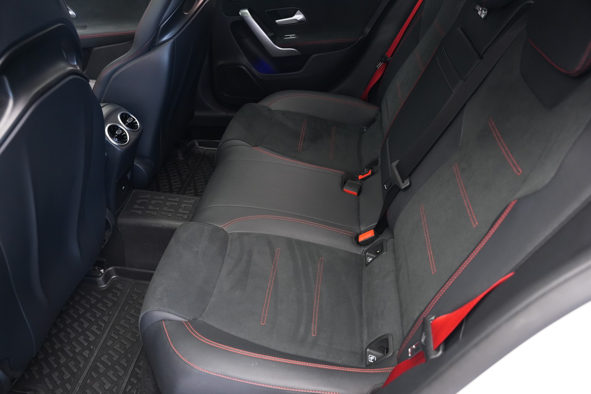 MERCEDES-BENZ A AMG 35 4Matic+ 8G-DCT *Performance Sitze* *Facelift*-image-16