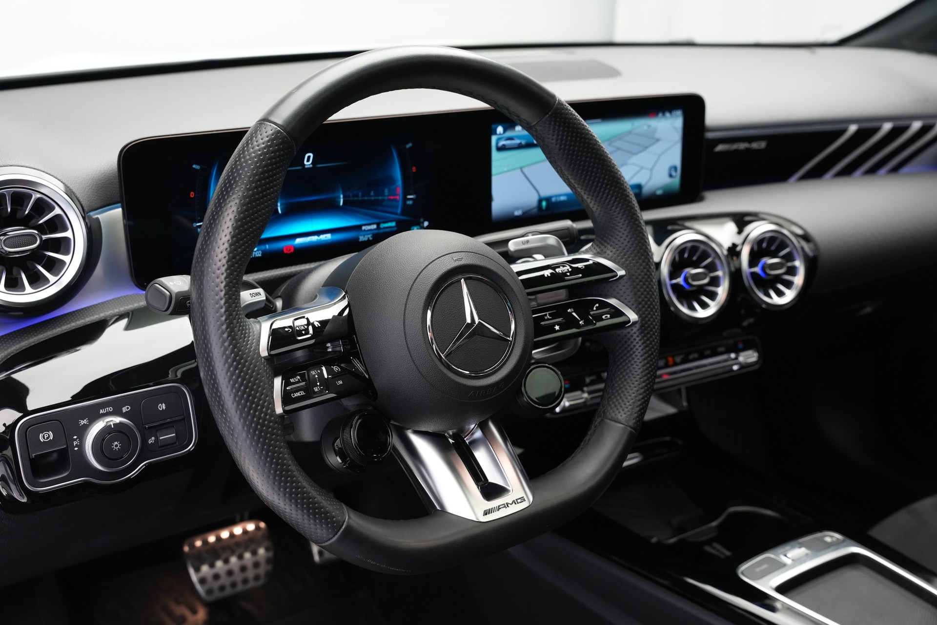 MERCEDES-BENZ A AMG 35 4Matic+ 8G-DCT *Performance Sitze* *Facelift*-image-21
