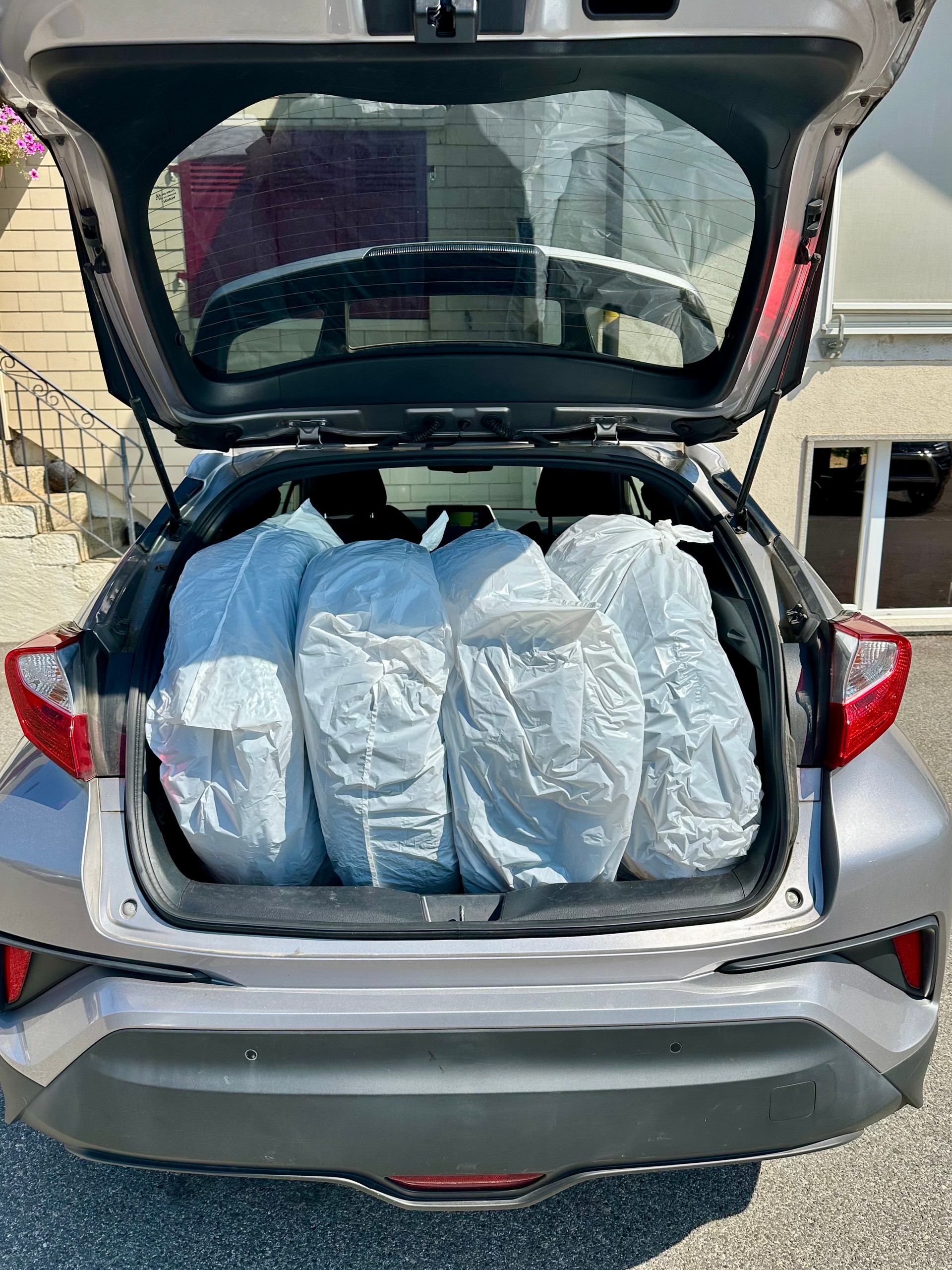 TOYOTA C-HR 1.8 HSD Premium CVT-image-15