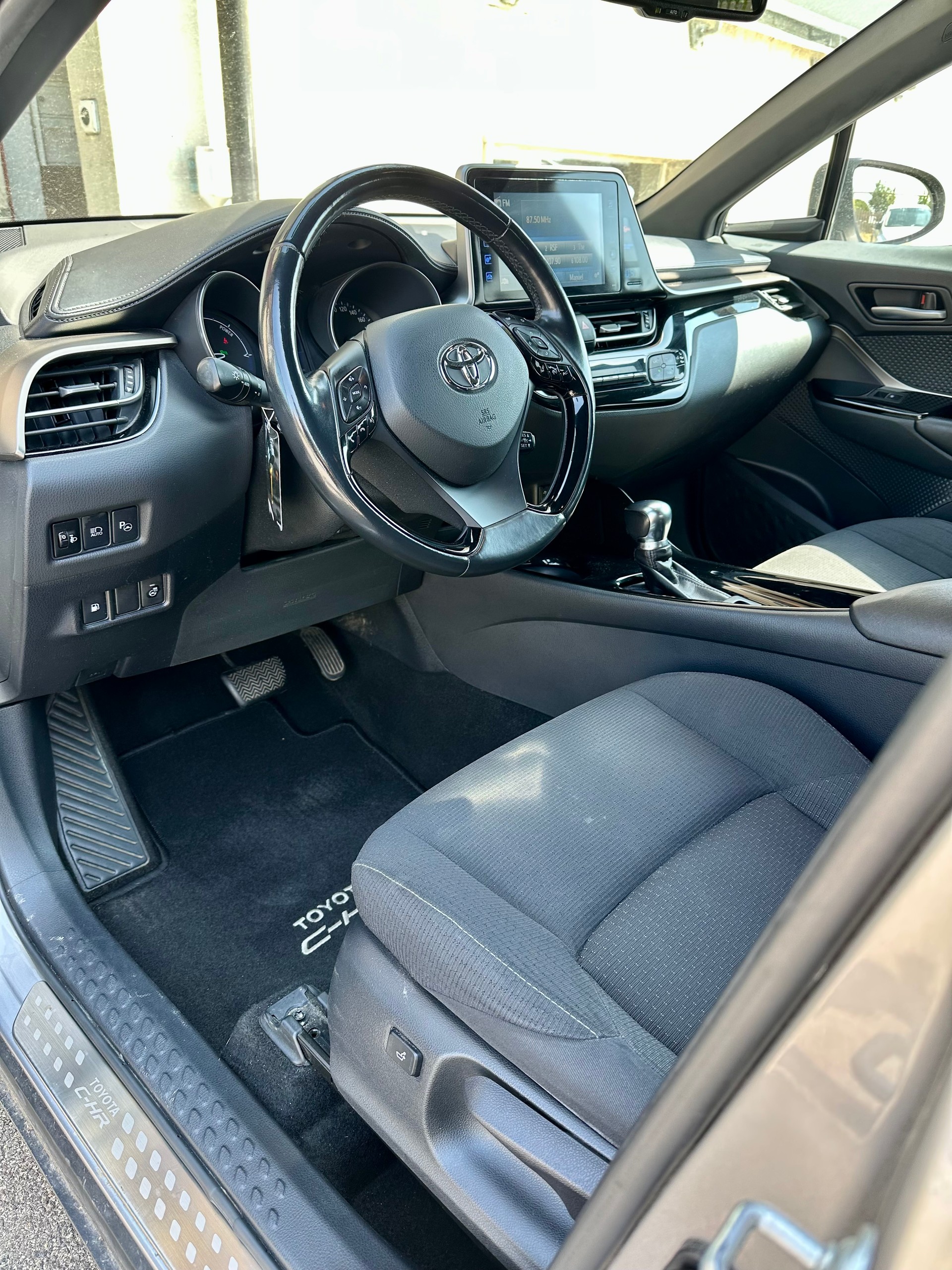 TOYOTA C-HR 1.8 HSD Premium CVT-image-9
