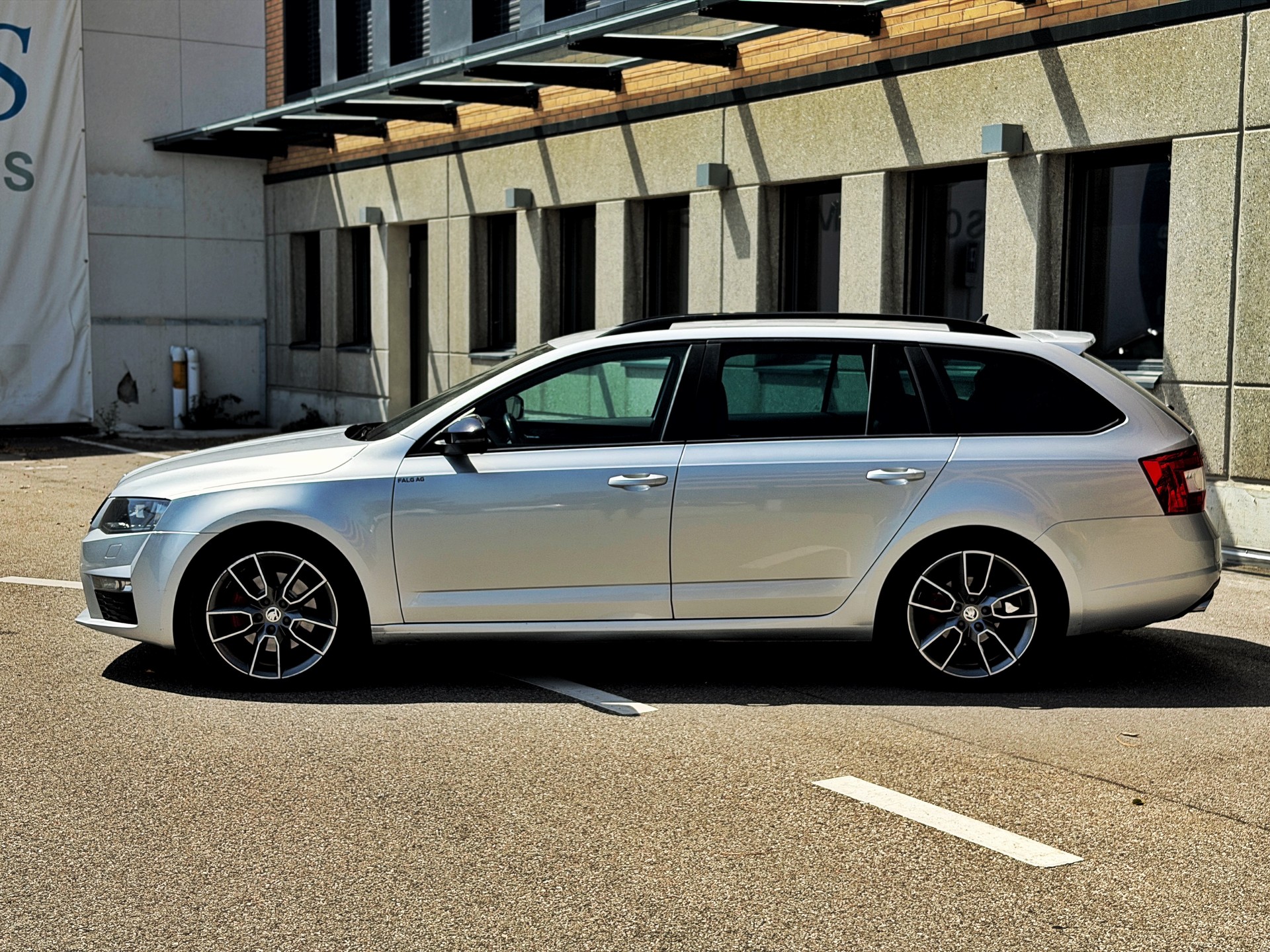 SKODA Octavia Combi 2.0 TDI RS 4x4 DSG-showroom-element-1