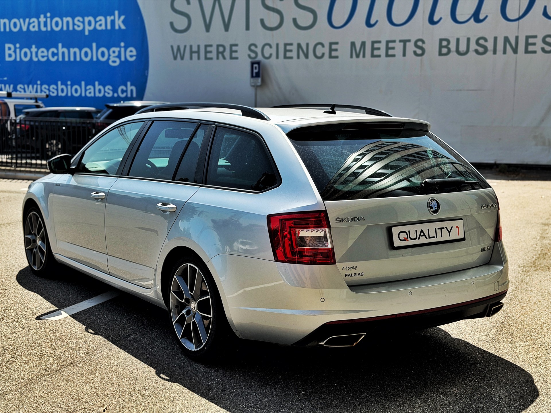 SKODA Octavia Combi 2.0 TDI RS 4x4 DSG-showroom-element-2