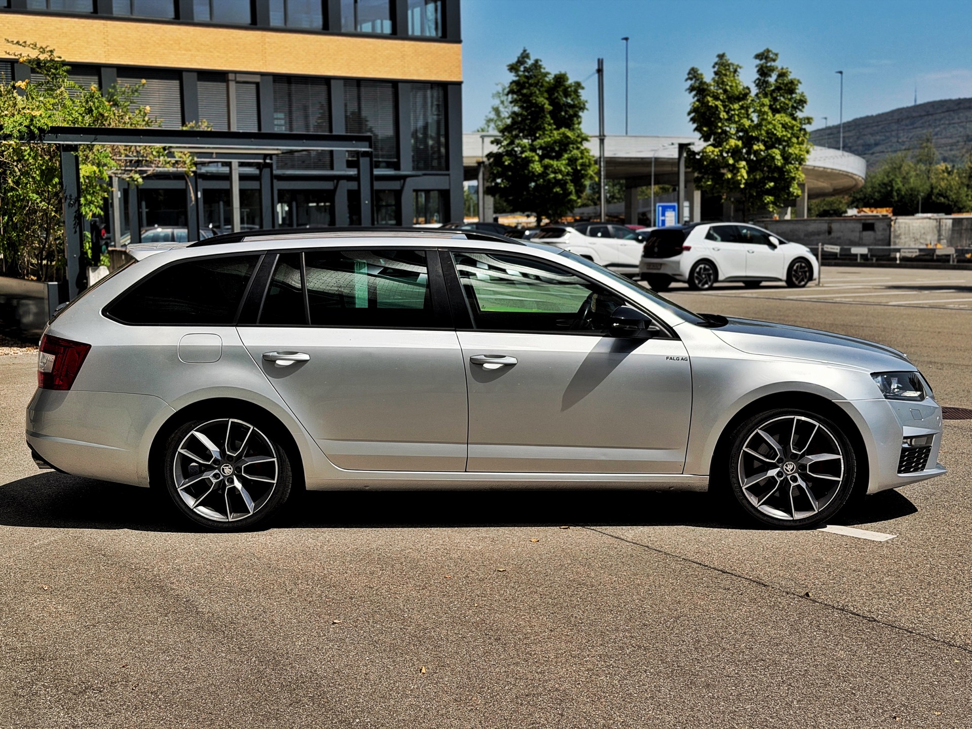 SKODA Octavia Combi 2.0 TDI RS 4x4 DSG-image-6
