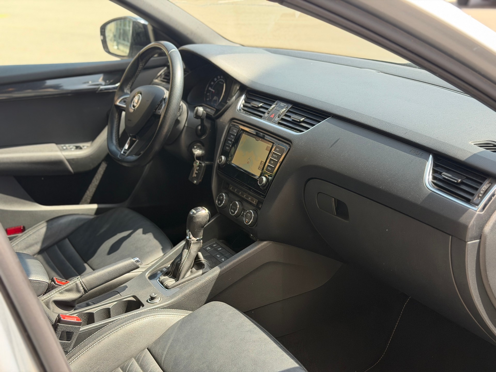 SKODA Octavia Combi 2.0 TDI RS 4x4 DSG-image-23