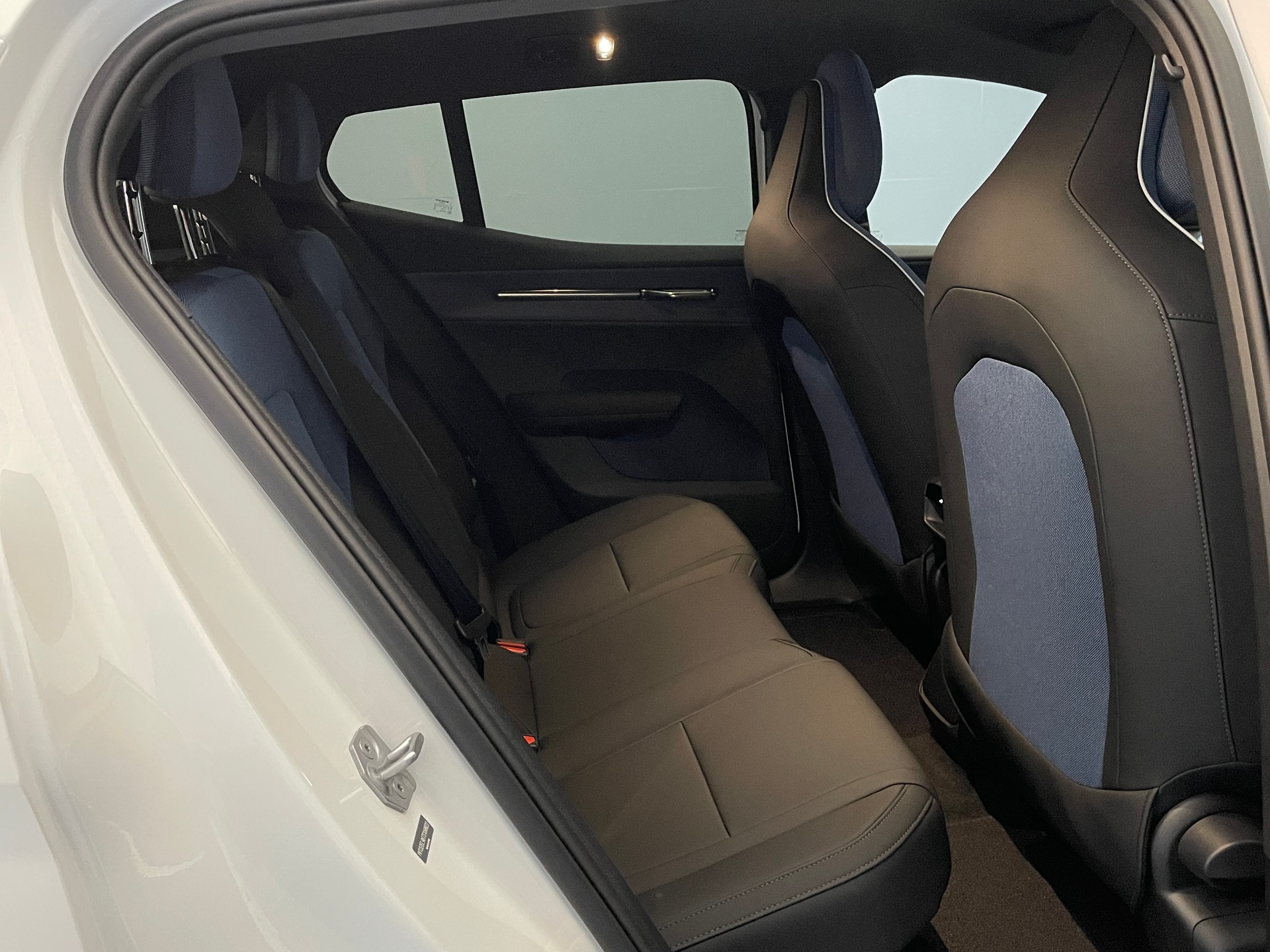 VOLVO EX30 E60 Core Core-image-9