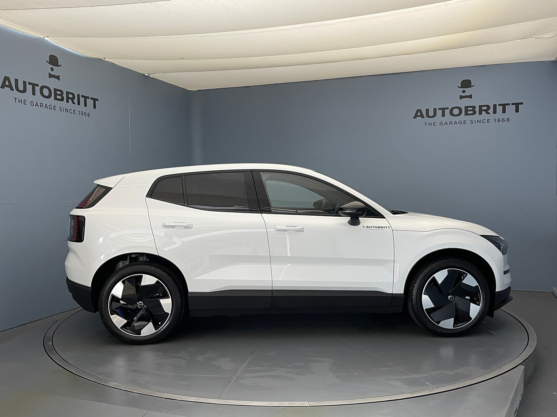 VOLVO EX30 E60 Core Core-showroom-element-1