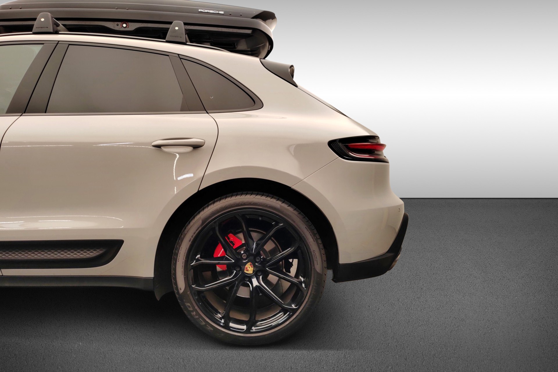 PORSCHE Macan S-image-9