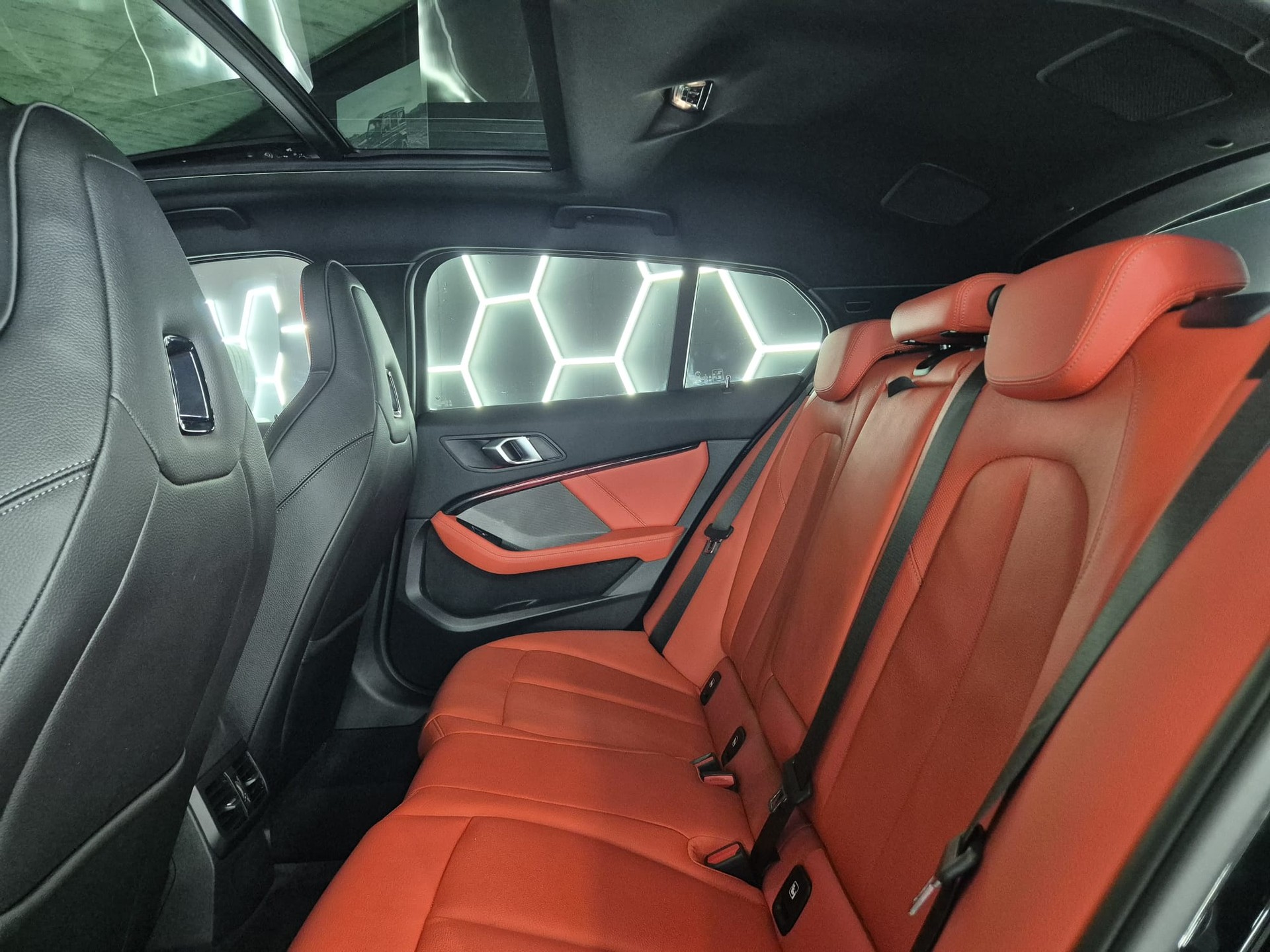 BMW M135i xDrive Steptronic-image-21