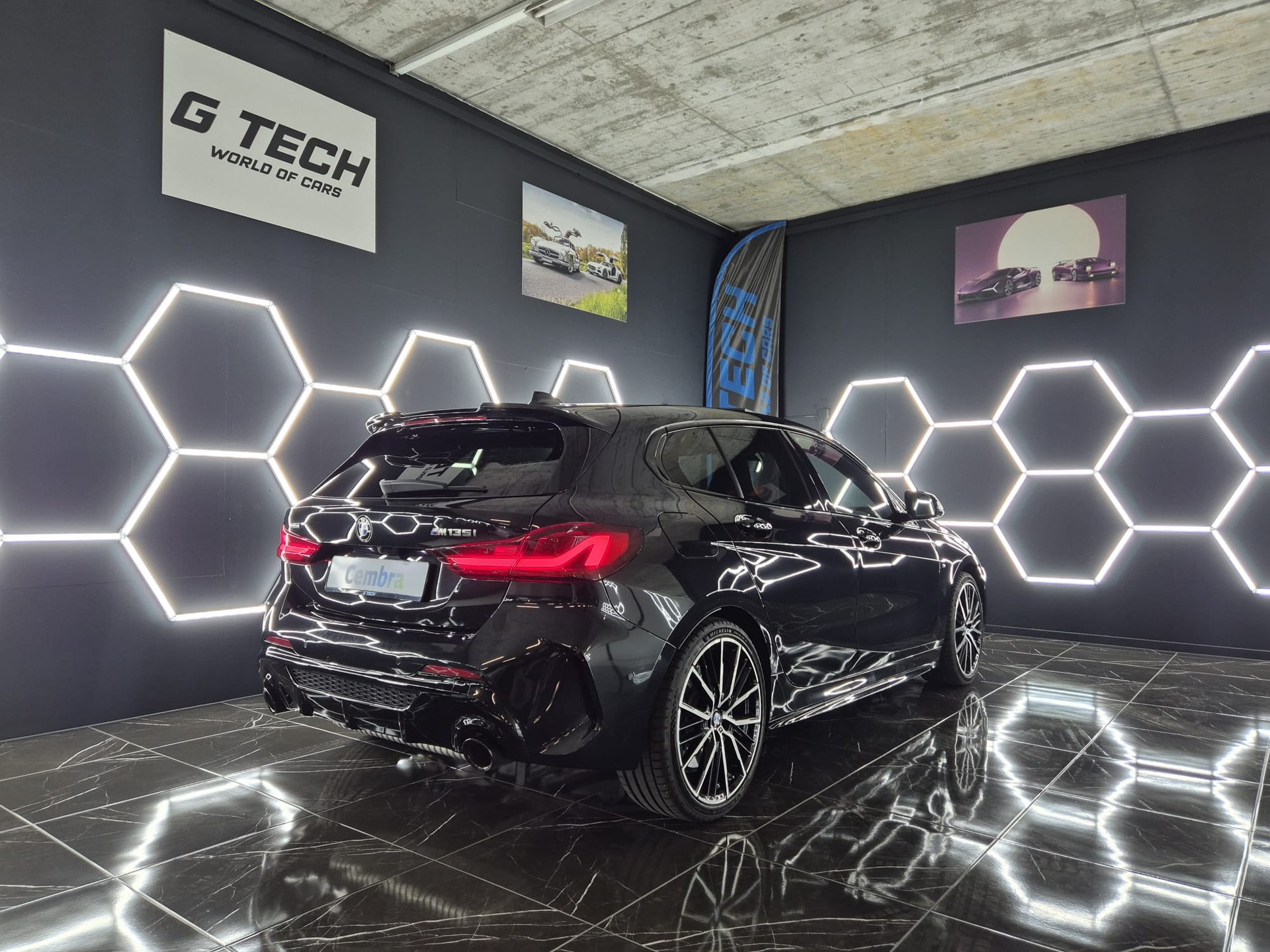 BMW M135i xDrive Steptronic-showroom-element-3